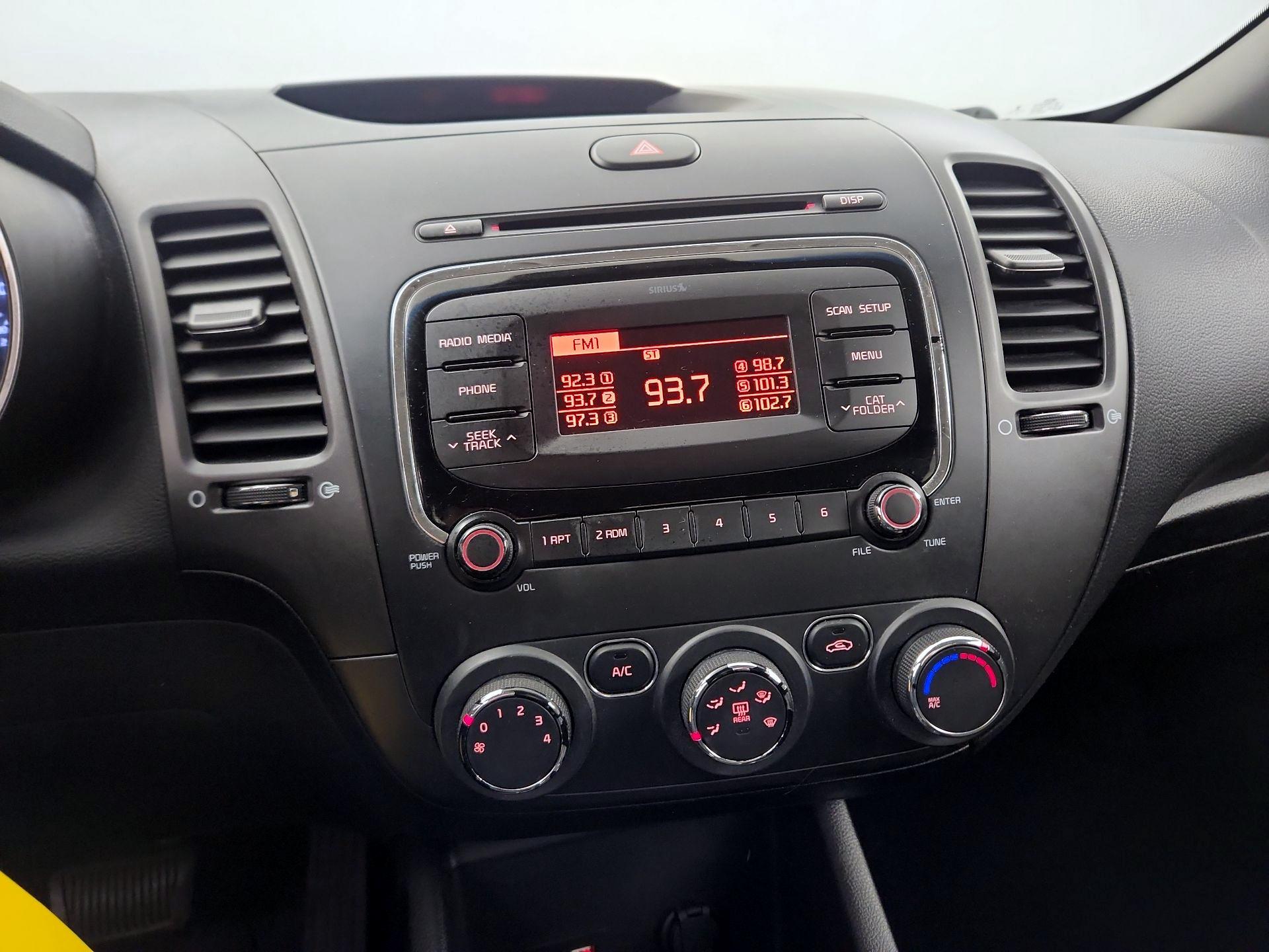 Thumbnail: 2018 Kia Forte - 14