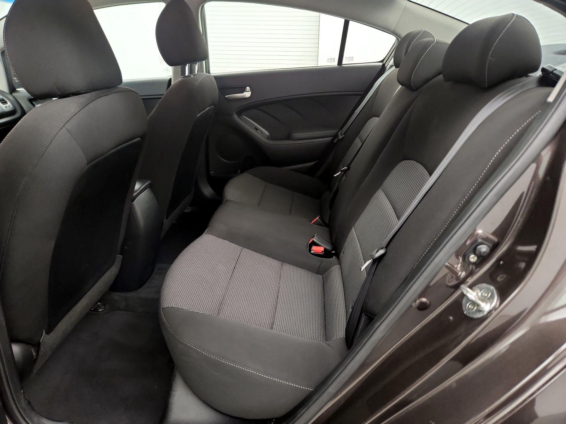 Thumbnail: 2018 Kia Forte - 17