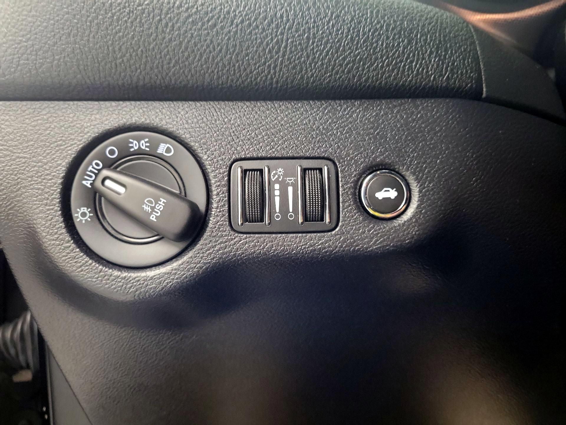 Thumbnail: 2015 Dodge Challenger - 13