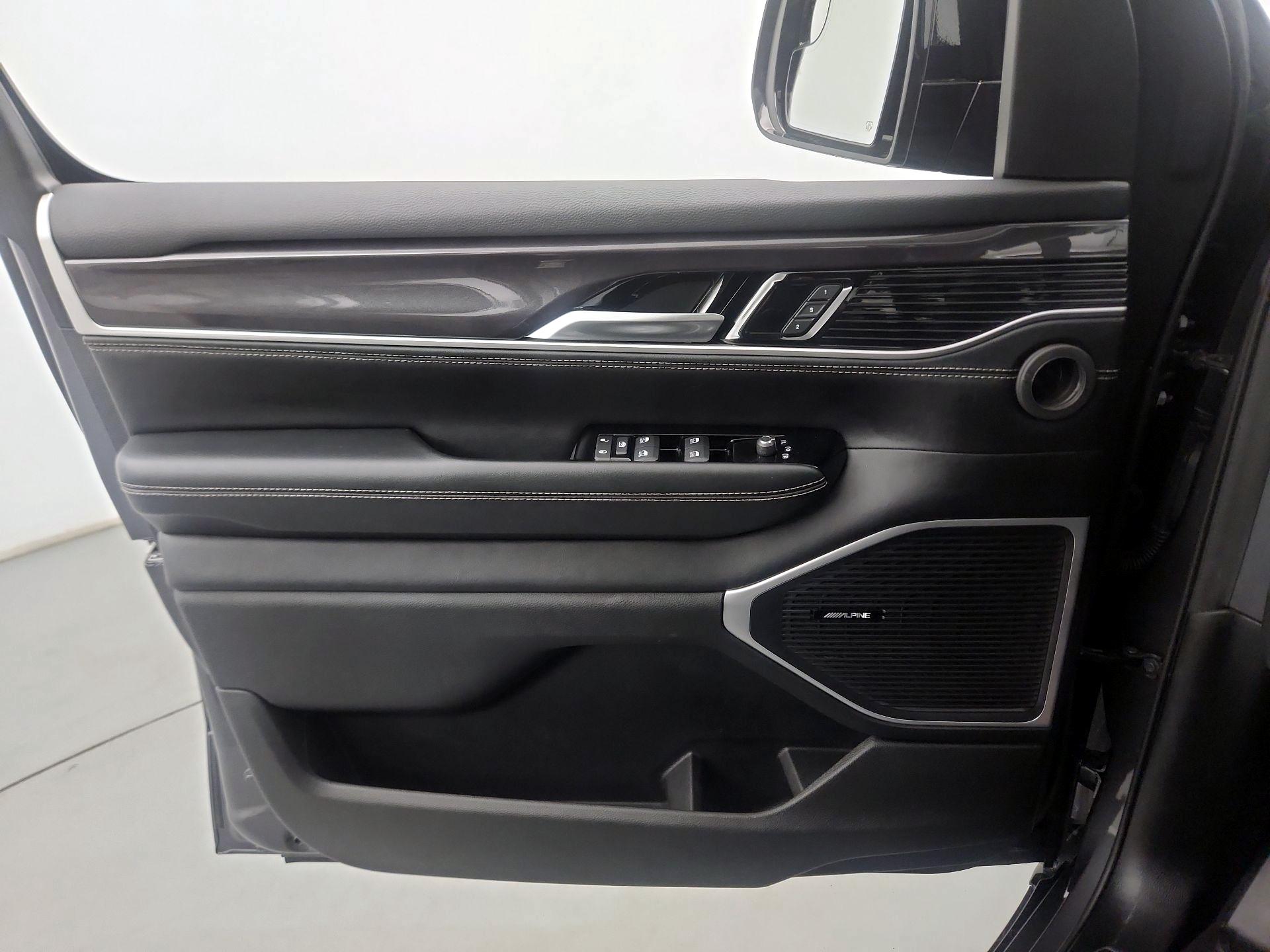 Thumbnail: 2024 Jeep Wagoneer - 12