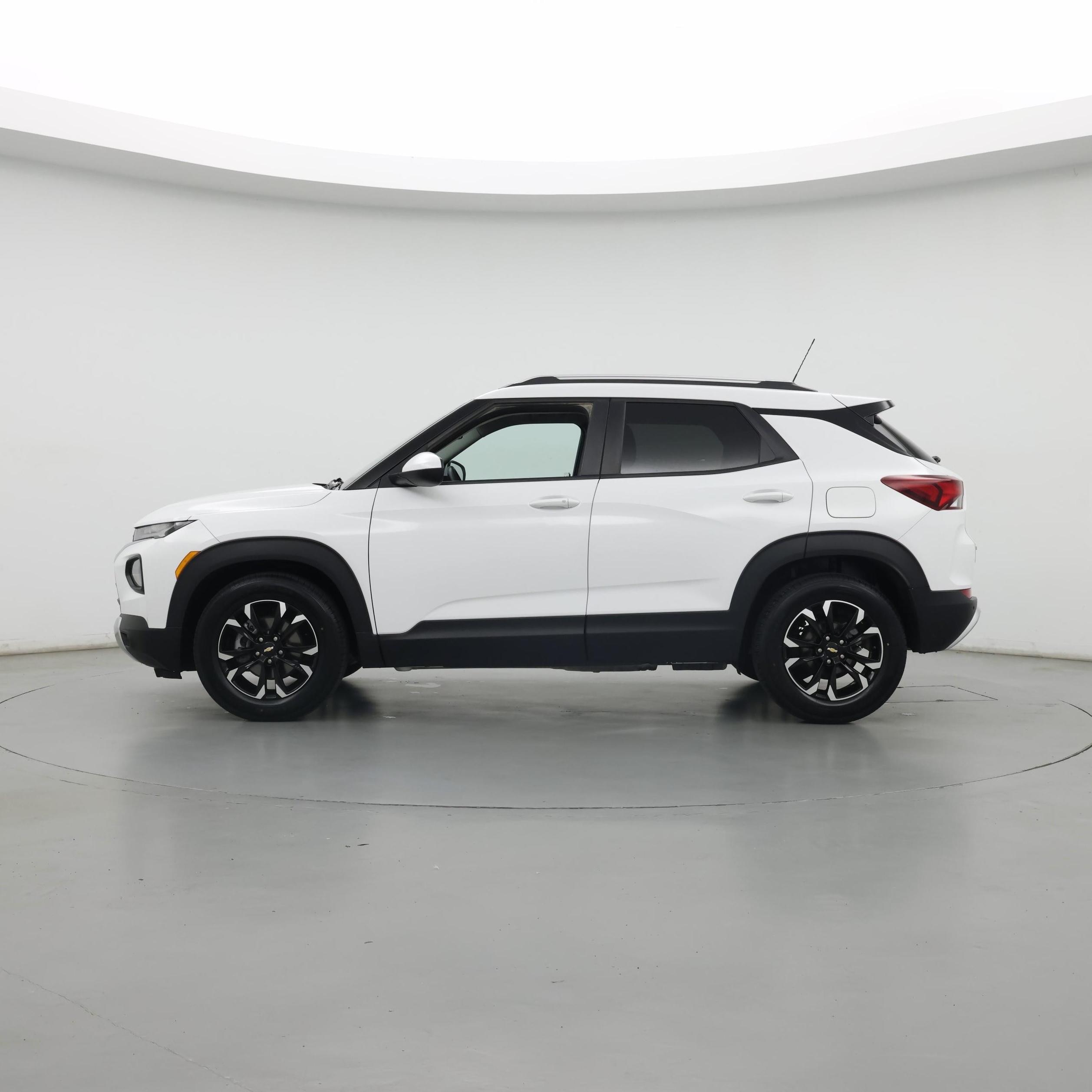 Thumbnail: 2022 Chevrolet TrailBlazer - 3