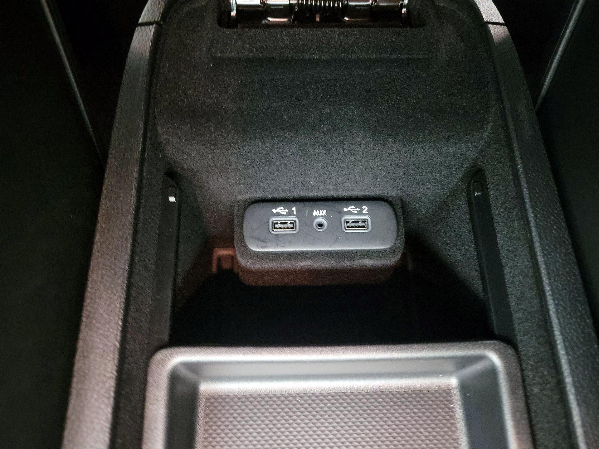 Thumbnail: 2023 Chrysler 300 - 19