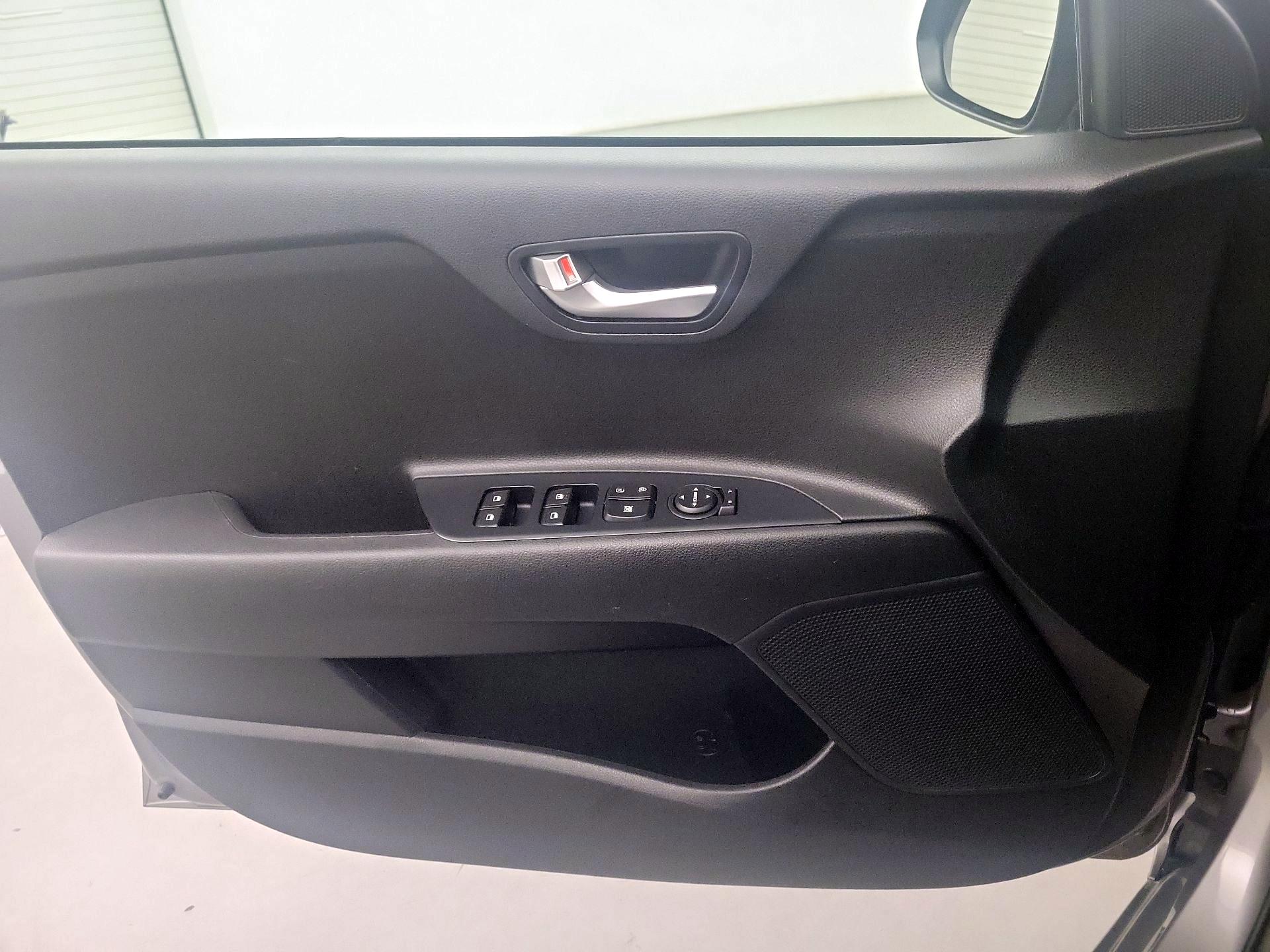 Thumbnail: 2023 Kia Rio - 12