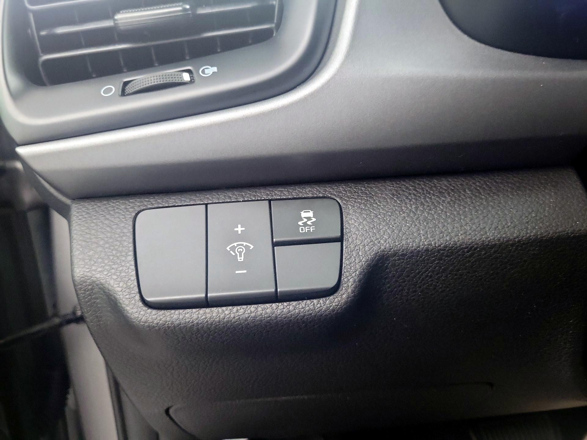 Thumbnail: 2023 Kia Rio - 13