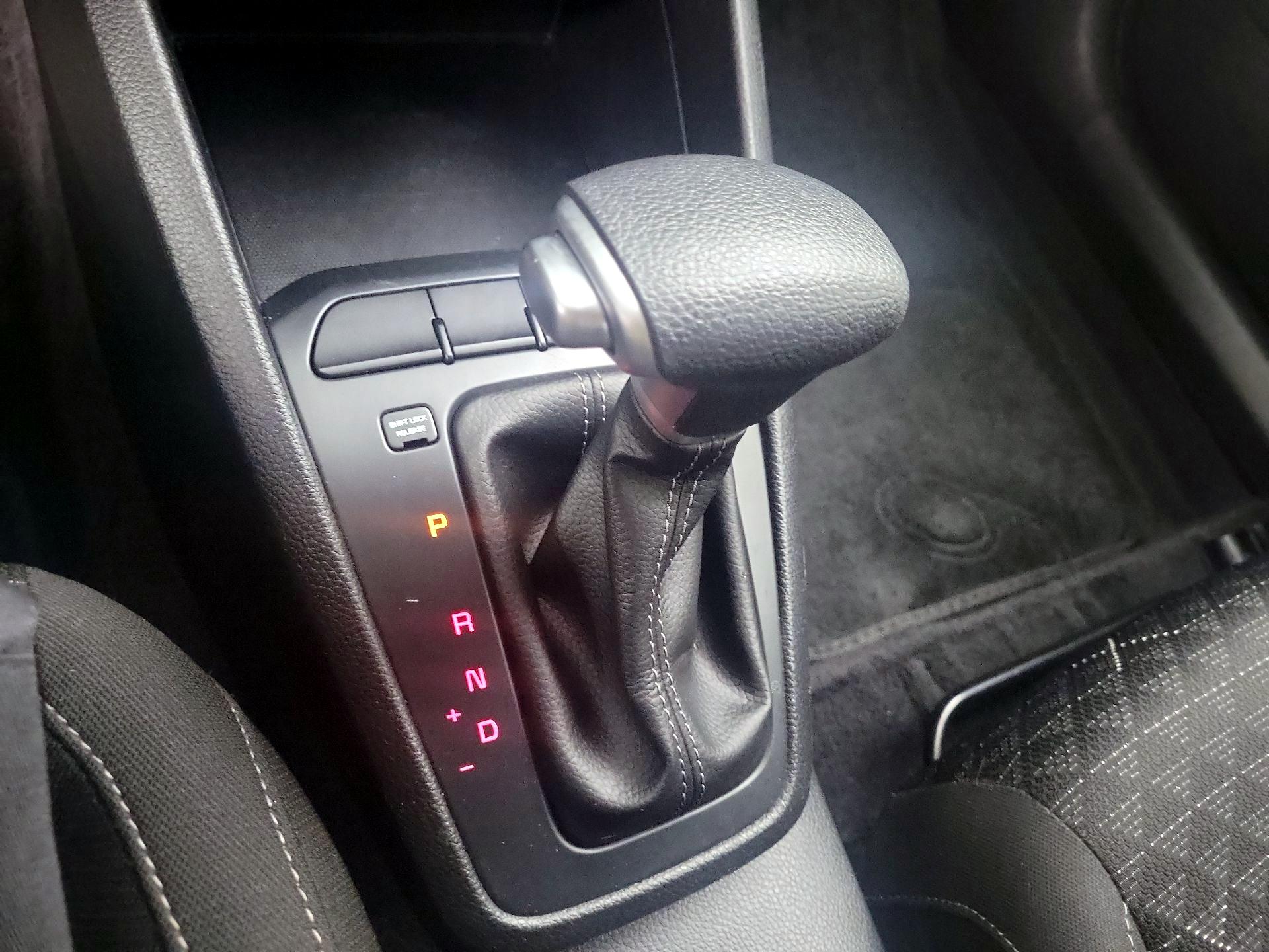 Thumbnail: 2023 Kia Rio - 17