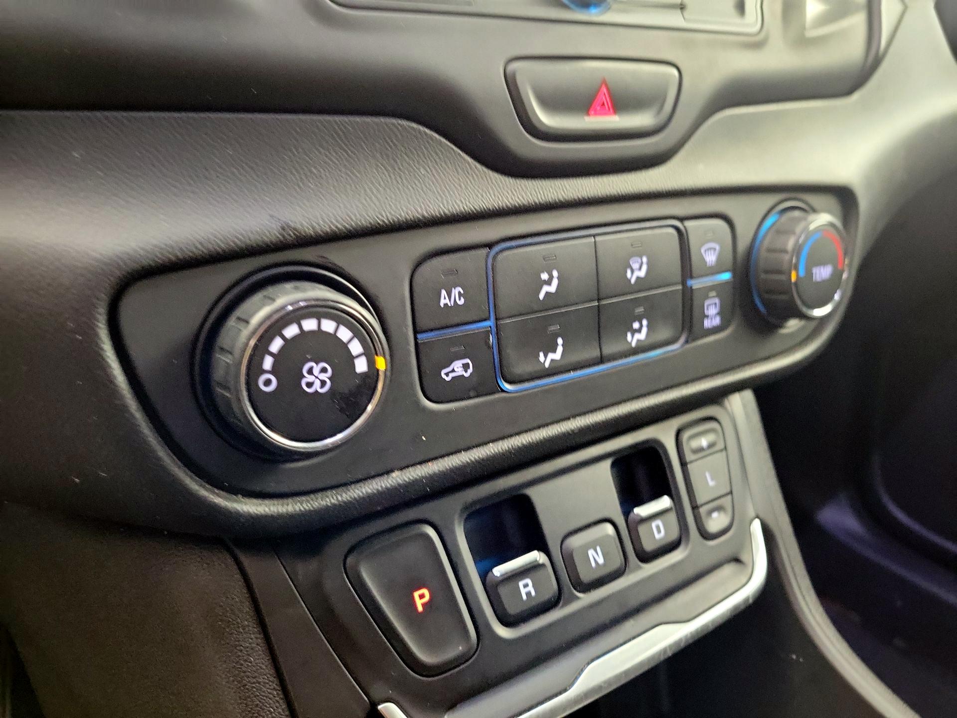 Thumbnail: 2020 GMC Terrain - 16