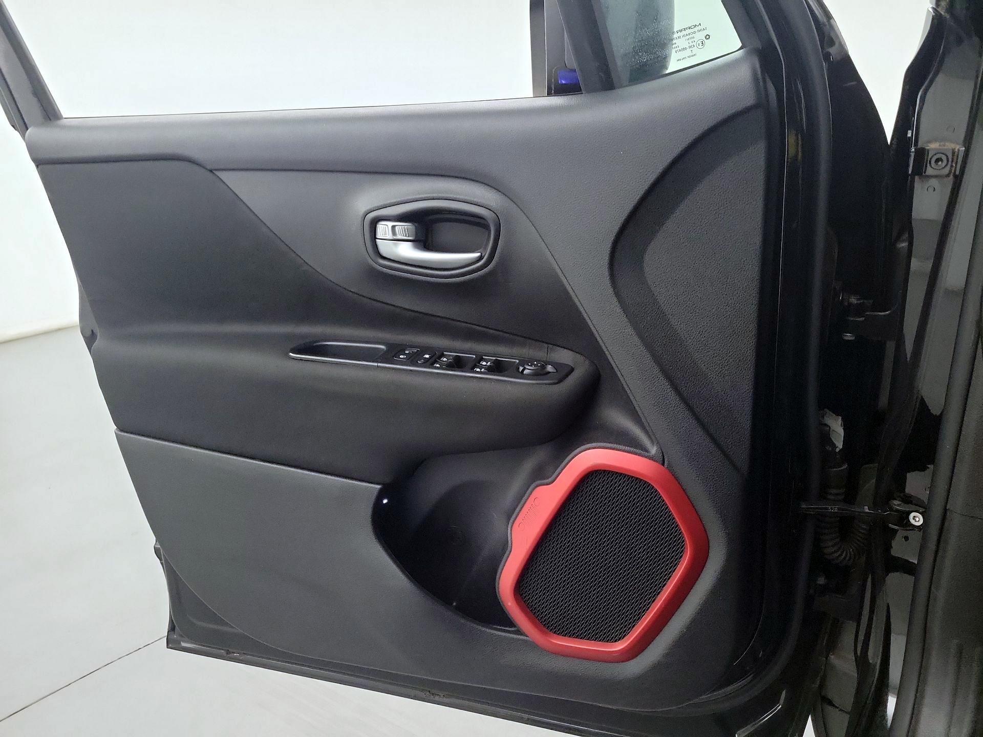 Thumbnail: 2015 Jeep Renegade - 12