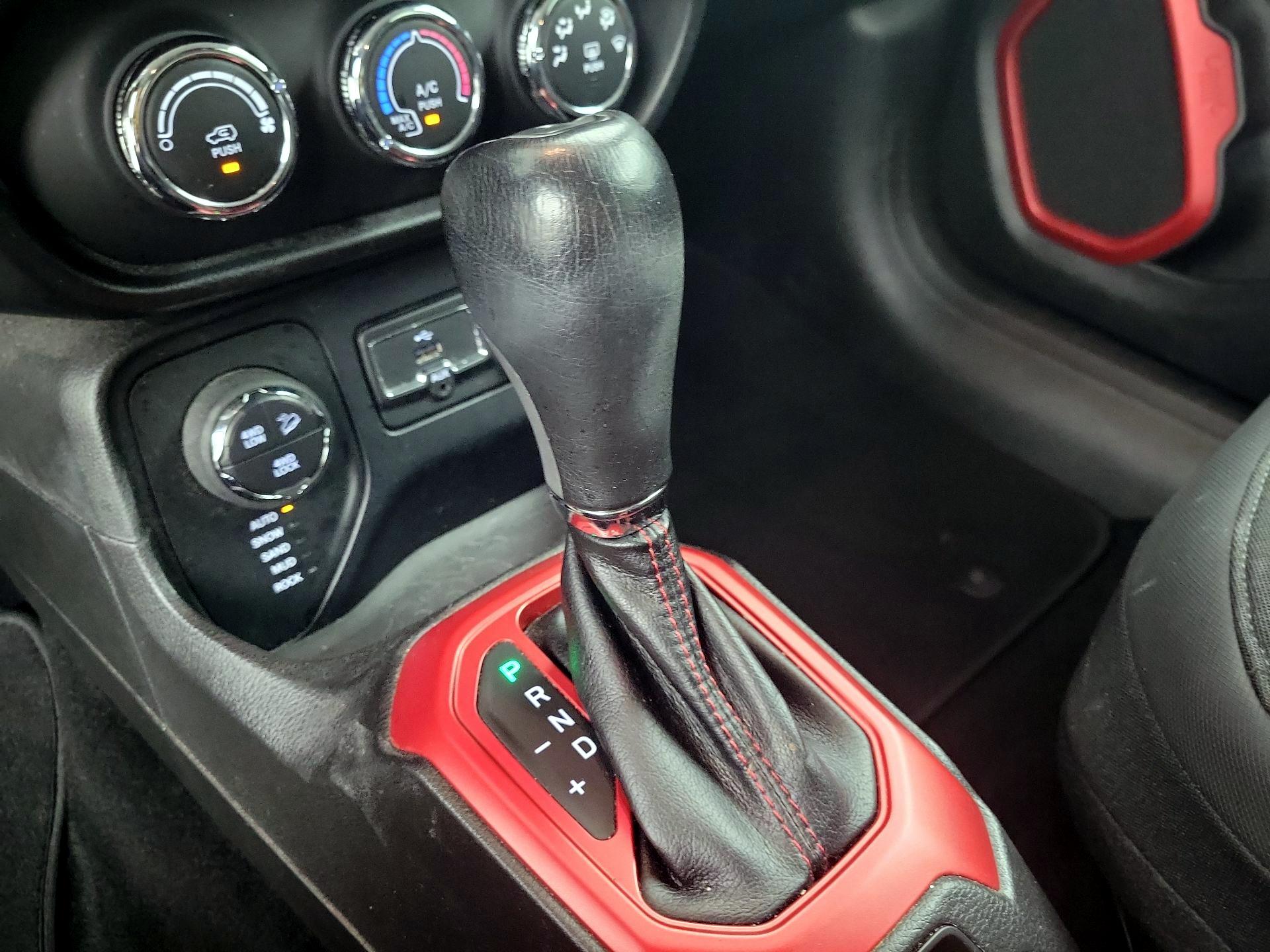 Thumbnail: 2015 Jeep Renegade - 17