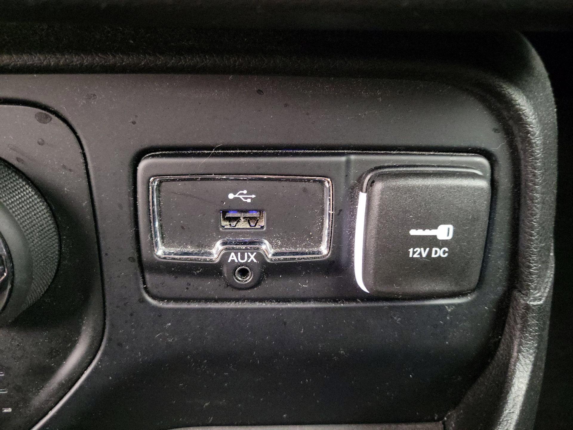 Thumbnail: 2015 Jeep Renegade - 18