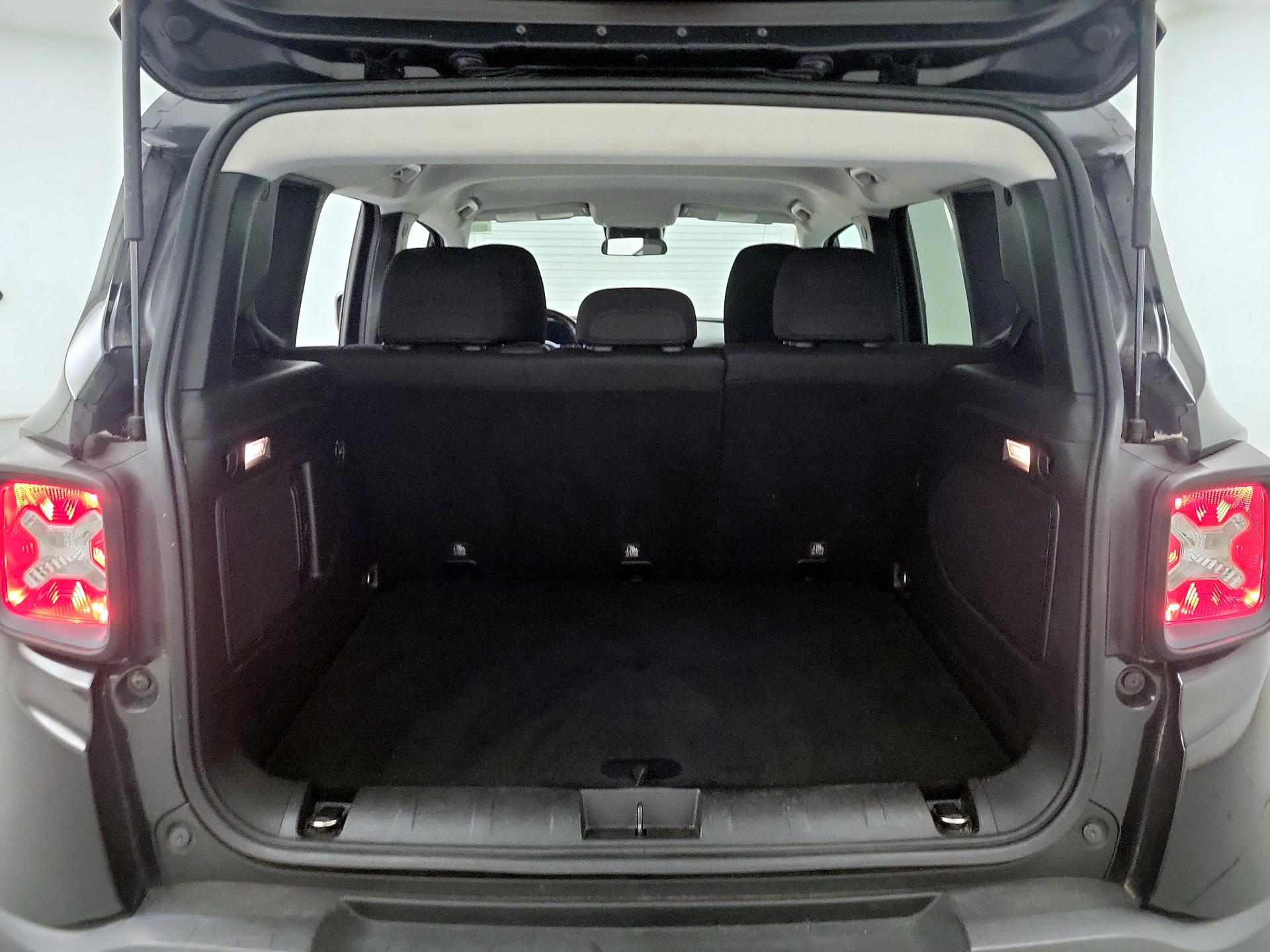 Thumbnail: 2015 Jeep Renegade - 20