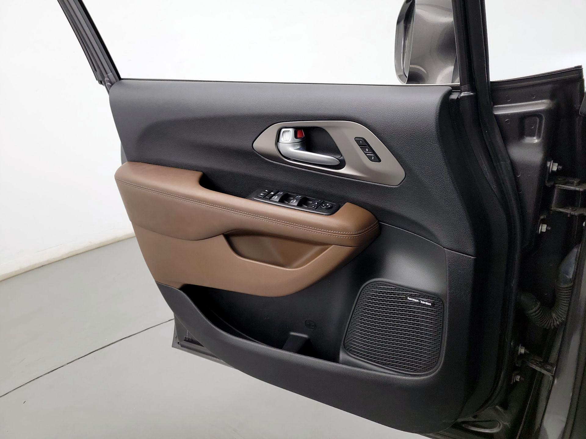 Thumbnail: 2018 Chrysler Pacifica - 12