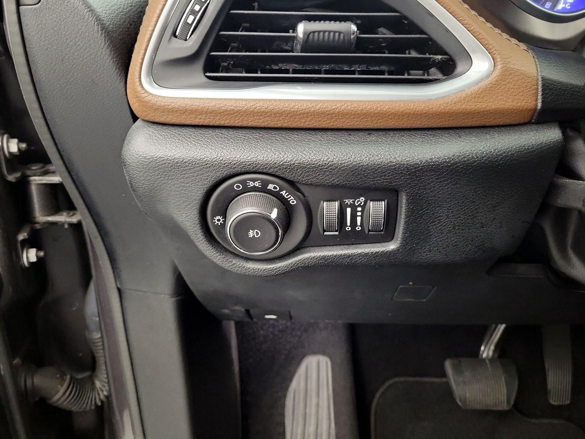 Thumbnail: 2018 Chrysler Pacifica - 13