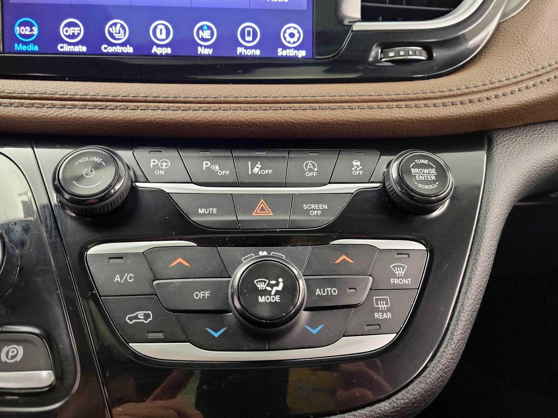 Thumbnail: 2018 Chrysler Pacifica - 17