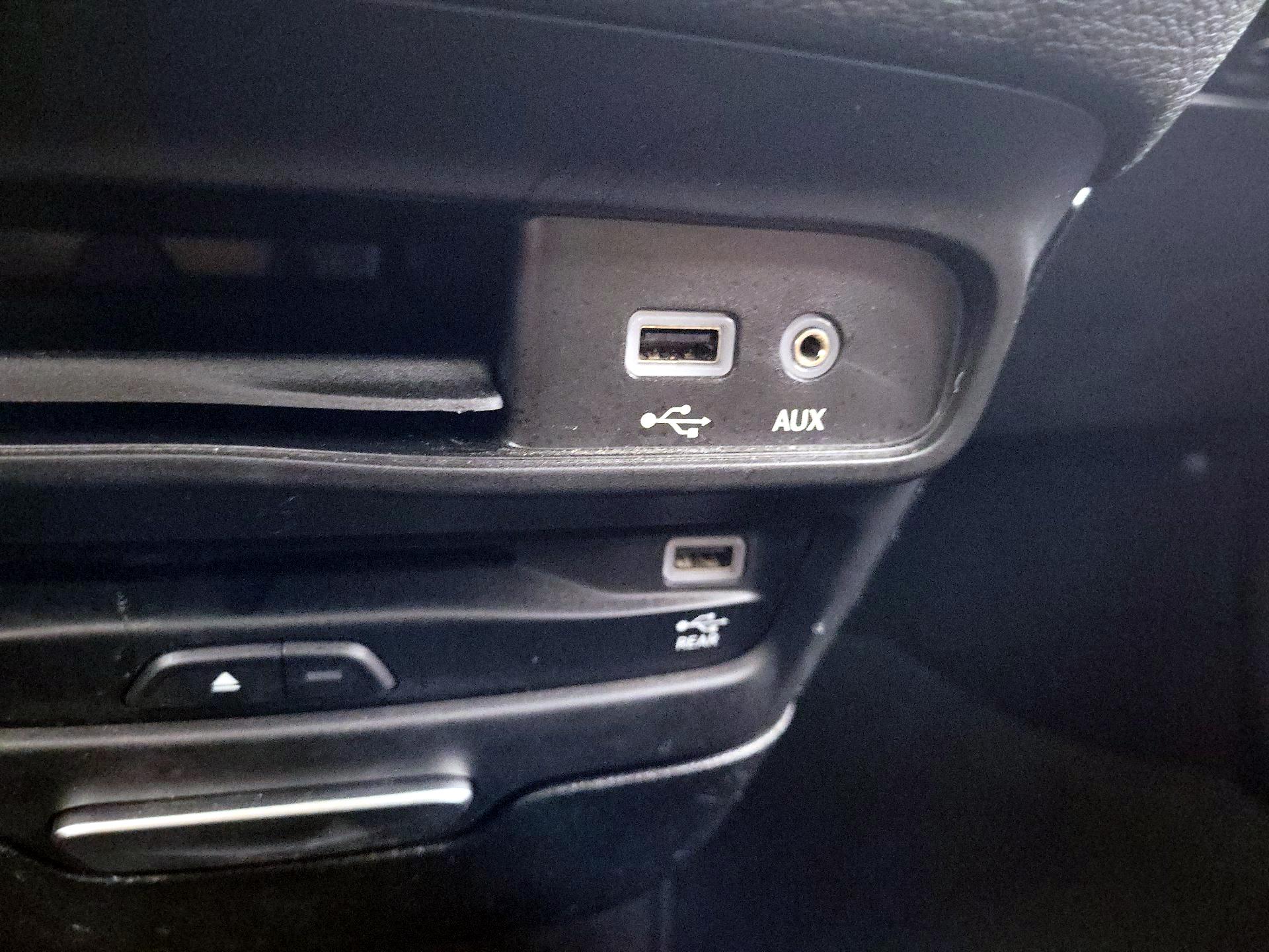 Thumbnail: 2018 Chrysler Pacifica - 19