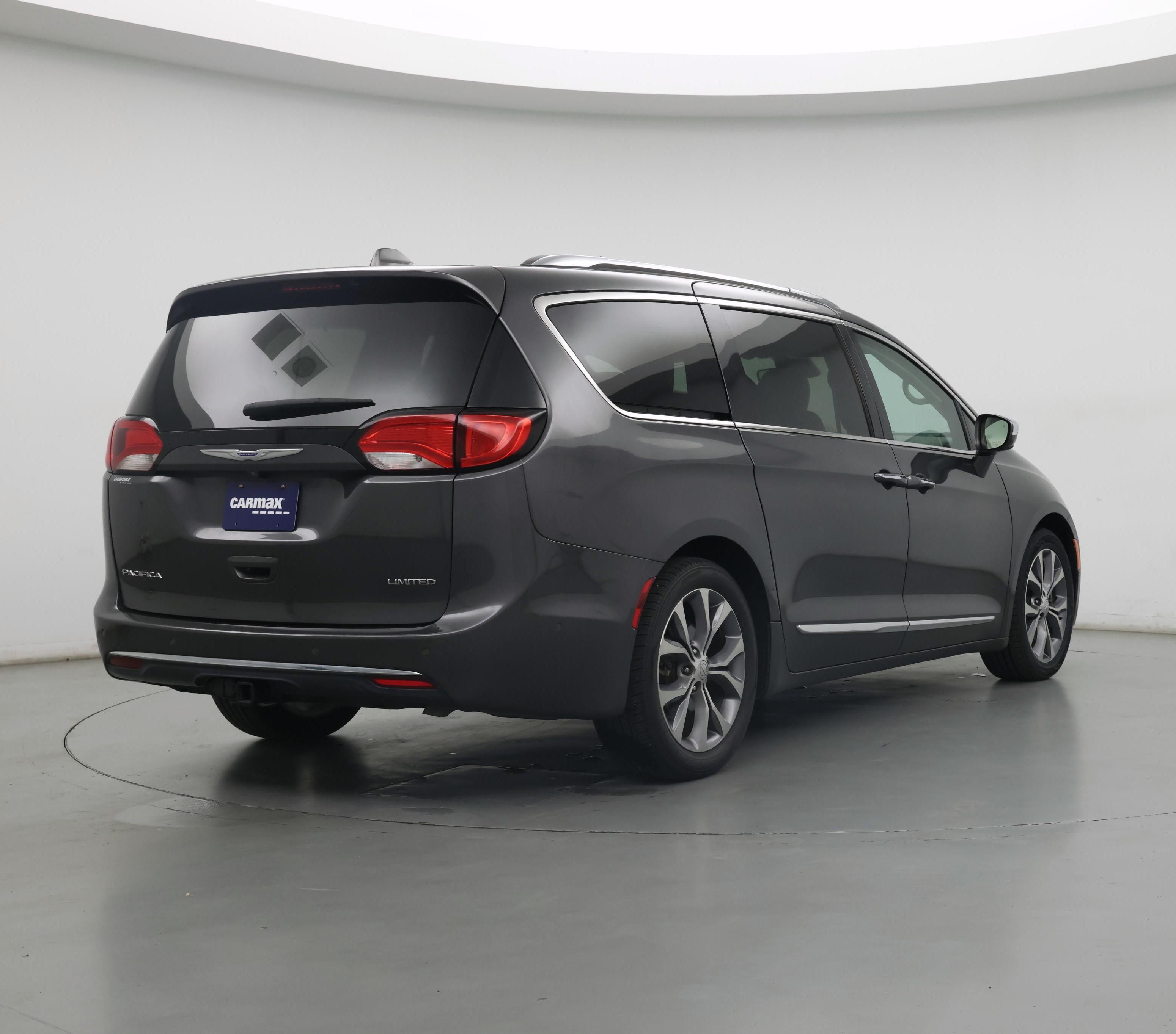 Thumbnail: 2018 Chrysler Pacifica - 8