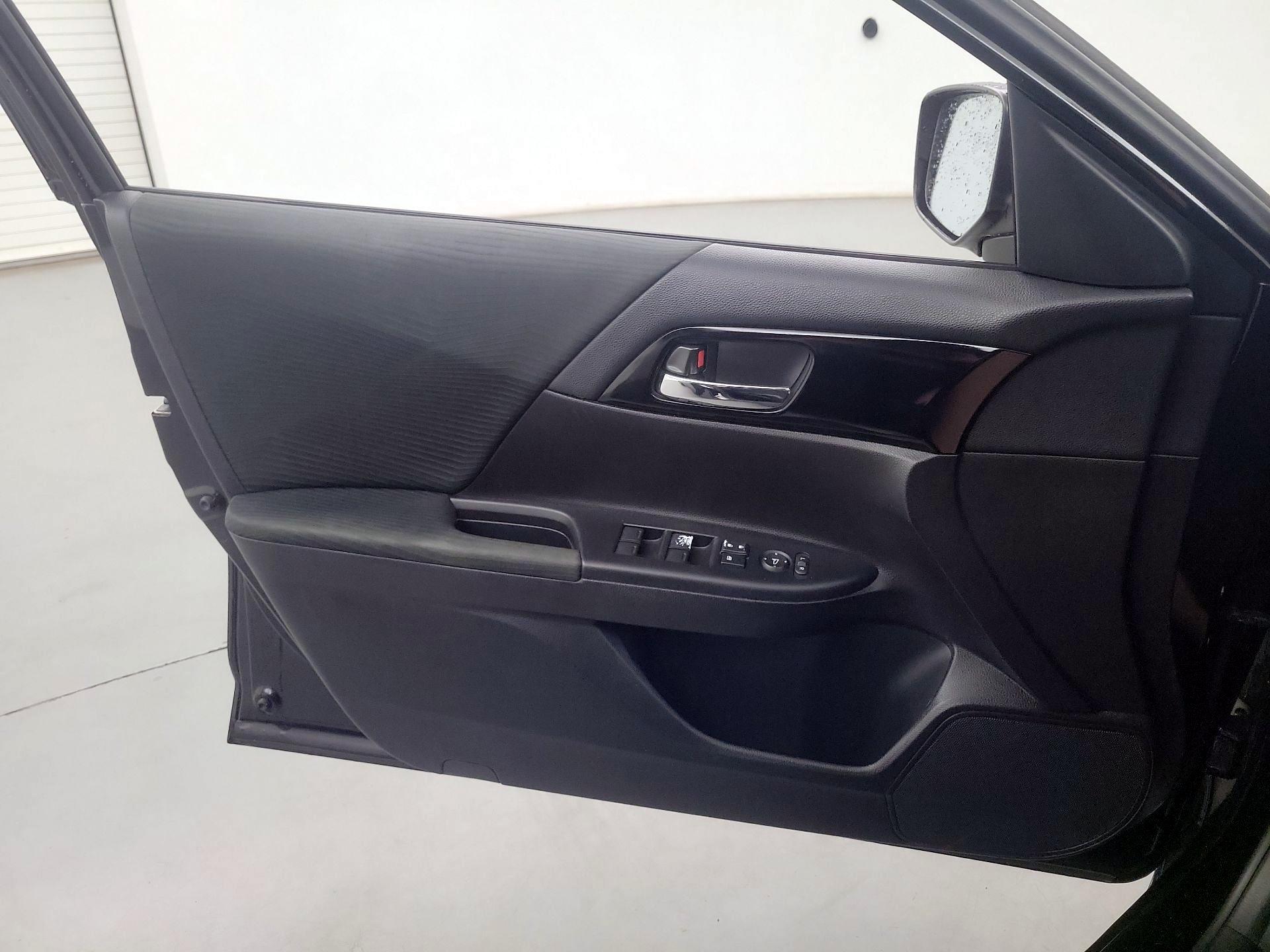 Thumbnail: 2017 Honda Accord - 12
