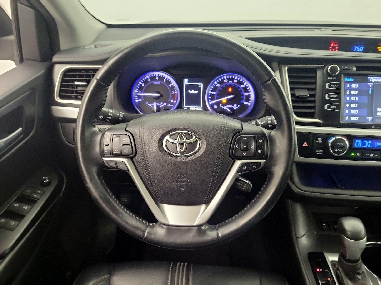 2018 Toyota Highlander SE - Photo 11