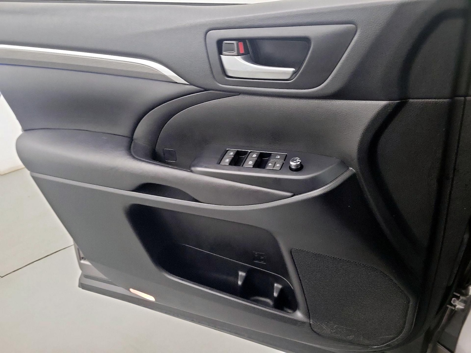 2018 Toyota Highlander SE - Photo 13