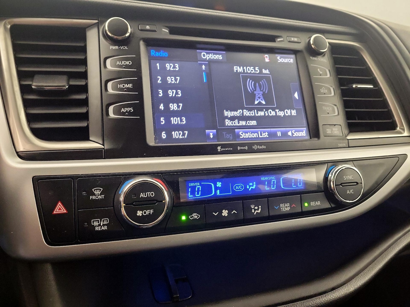 2018 Toyota Highlander SE - Photo 16