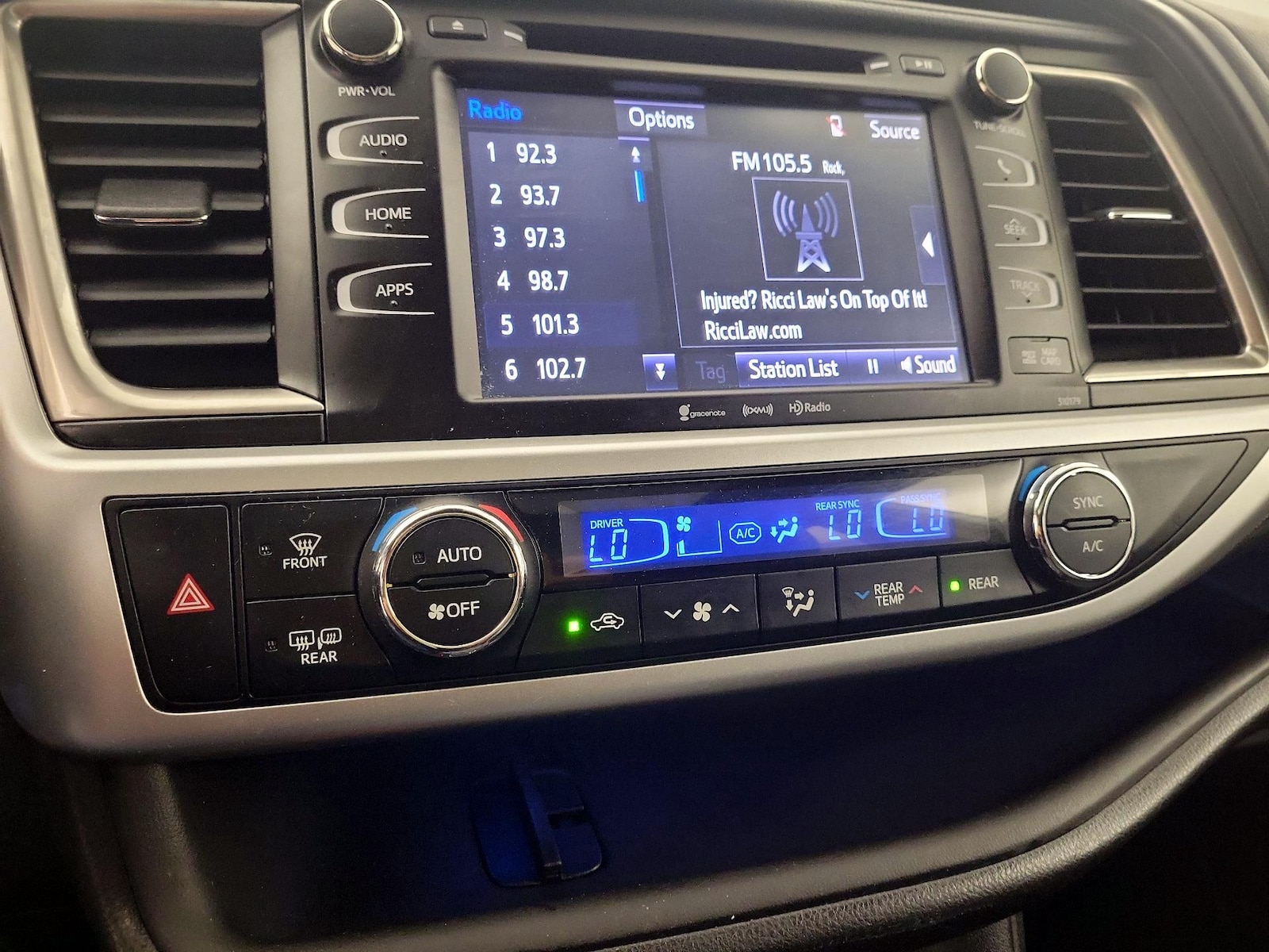 2018 Toyota Highlander SE - Photo 17