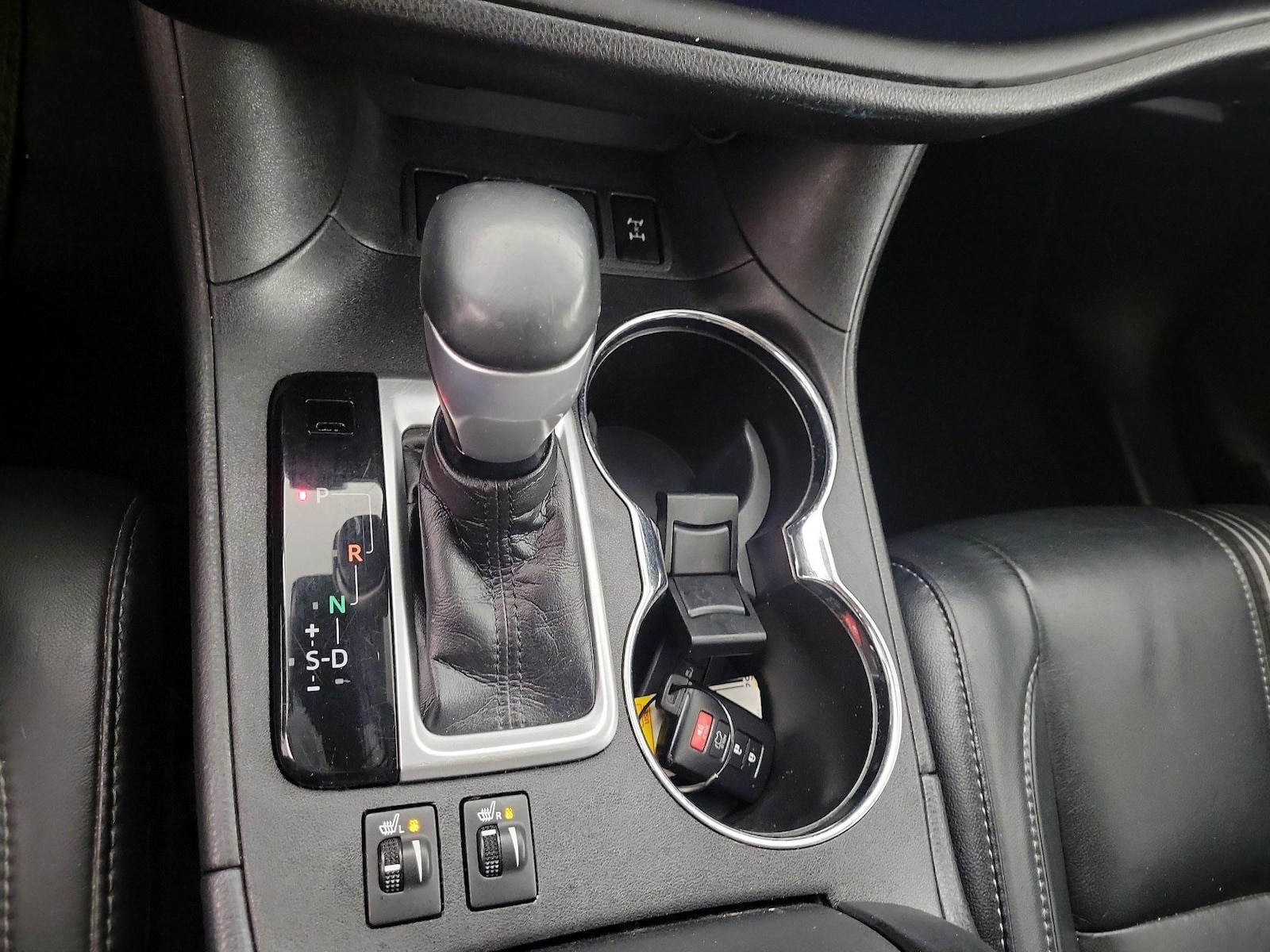 2018 Toyota Highlander SE - Photo 18