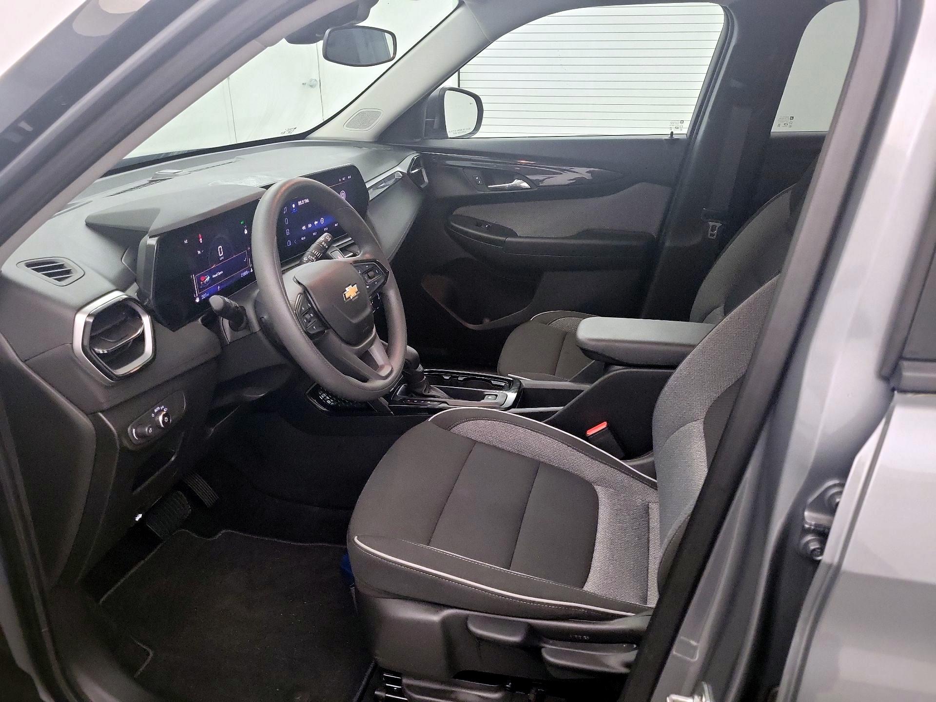 Thumbnail: 2025 Chevrolet TrailBlazer - 11