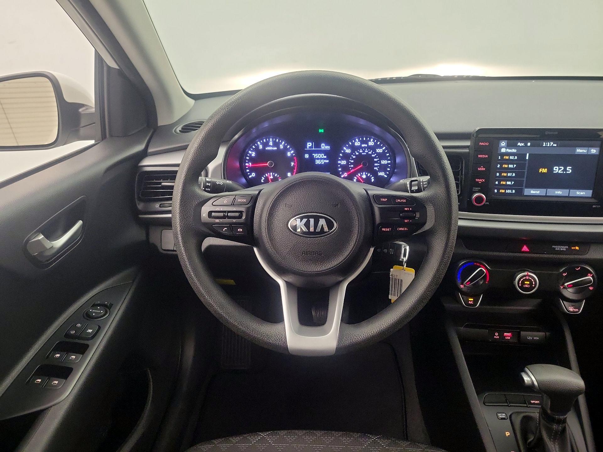 Thumbnail: 2020 Kia Rio - 10
