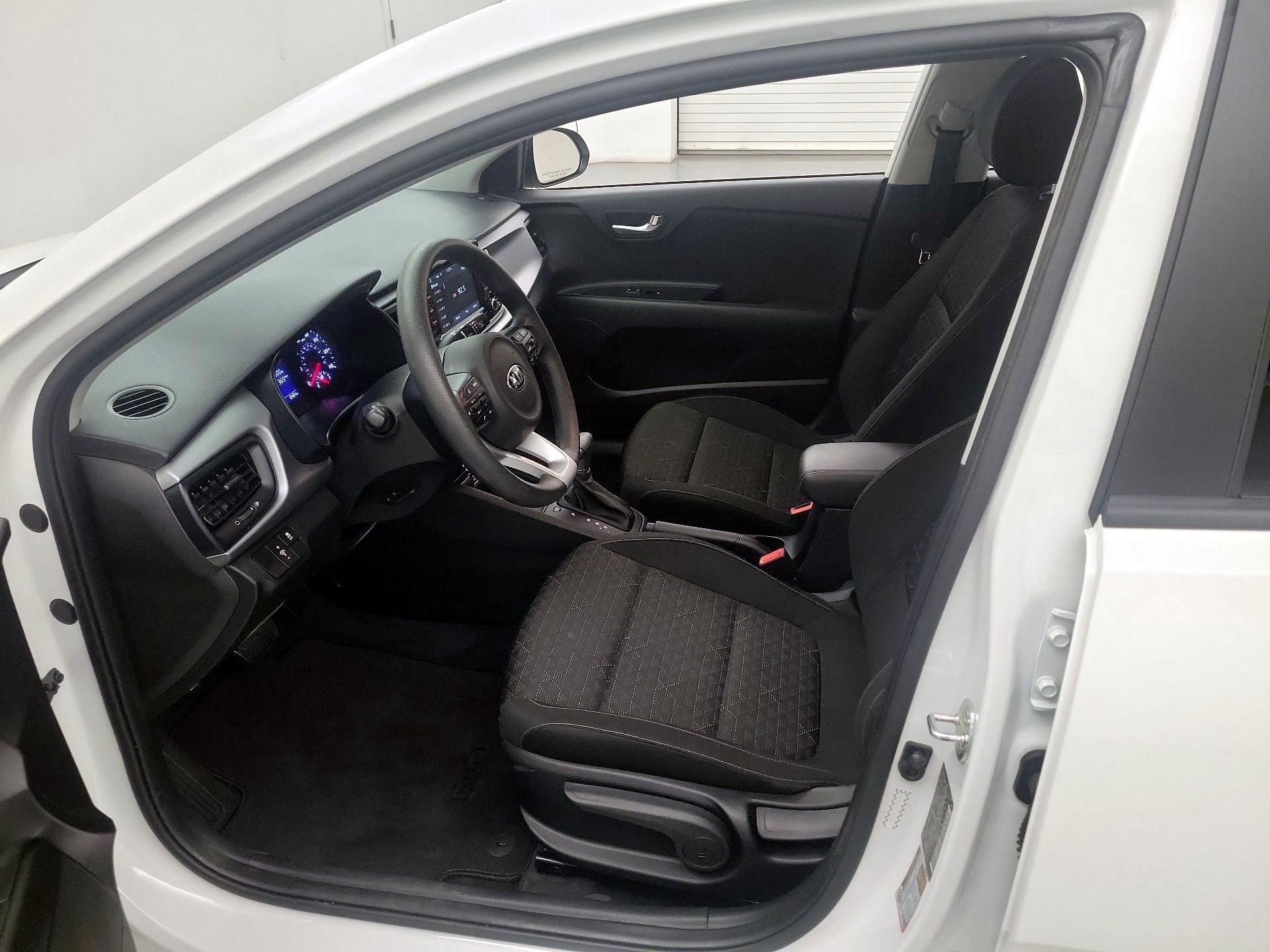 Thumbnail: 2020 Kia Rio - 11