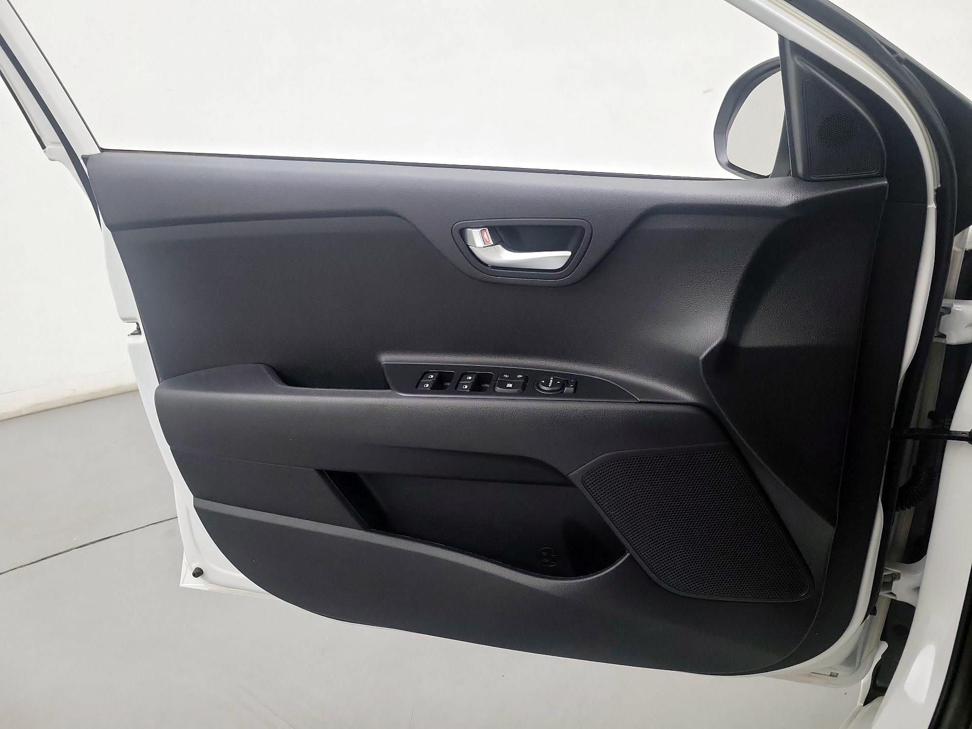 Thumbnail: 2020 Kia Rio - 12