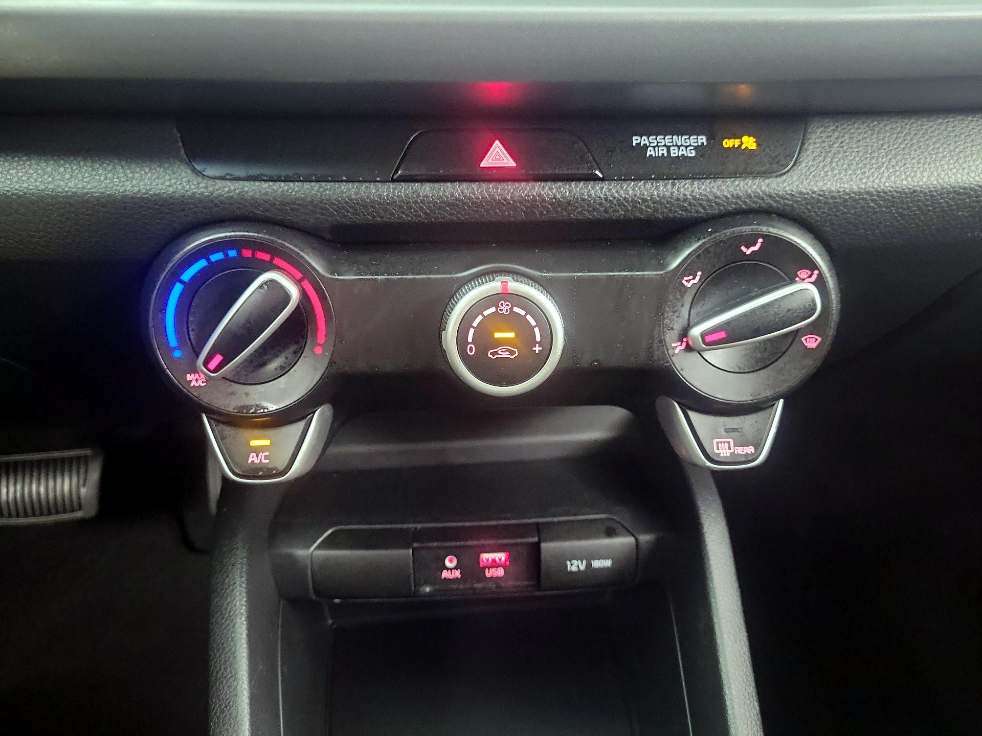 Thumbnail: 2020 Kia Rio - 16