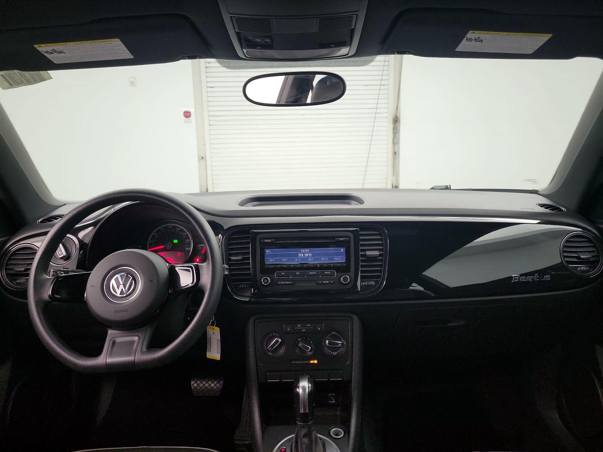 Thumbnail: 2015 Volkswagen Beetle - 9