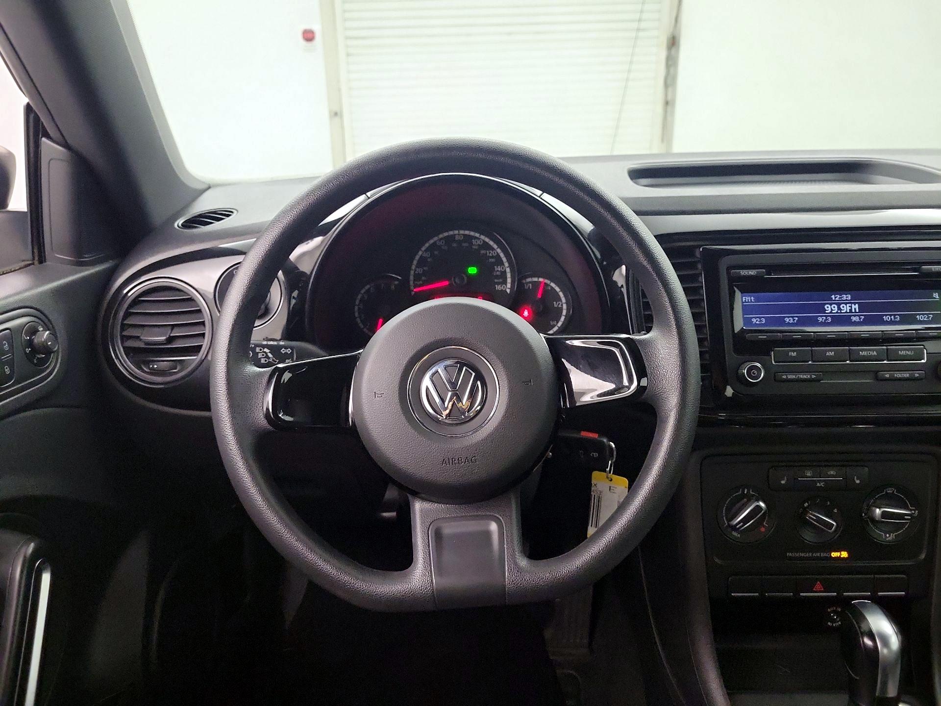 Thumbnail: 2015 Volkswagen Beetle - 10