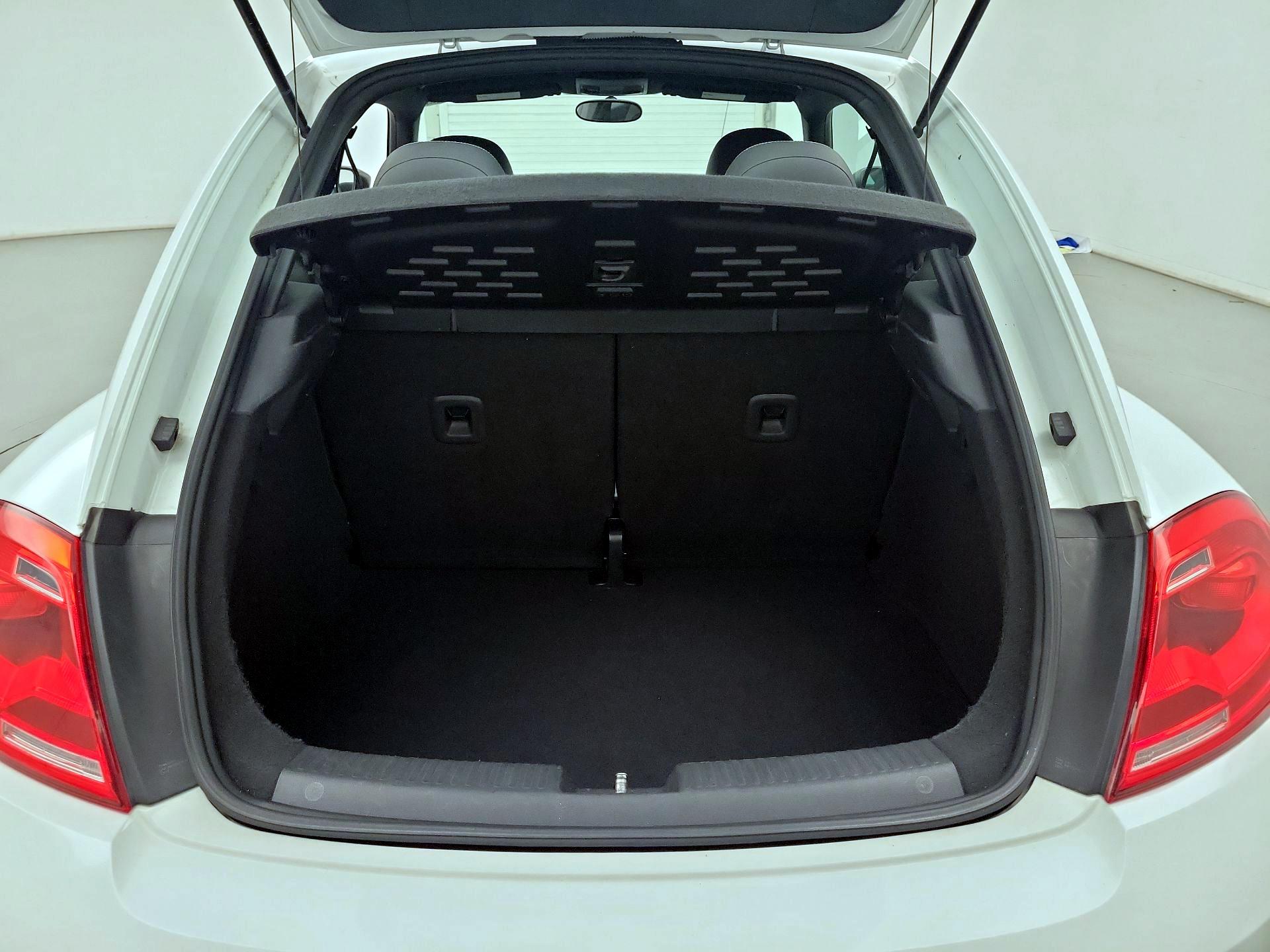 Thumbnail: 2015 Volkswagen Beetle - 19