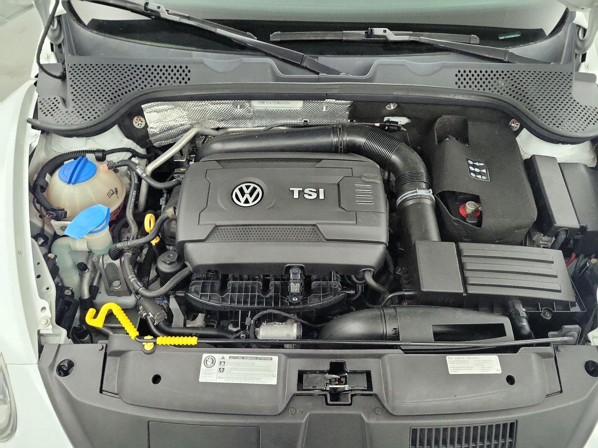 Thumbnail: 2015 Volkswagen Beetle - 20