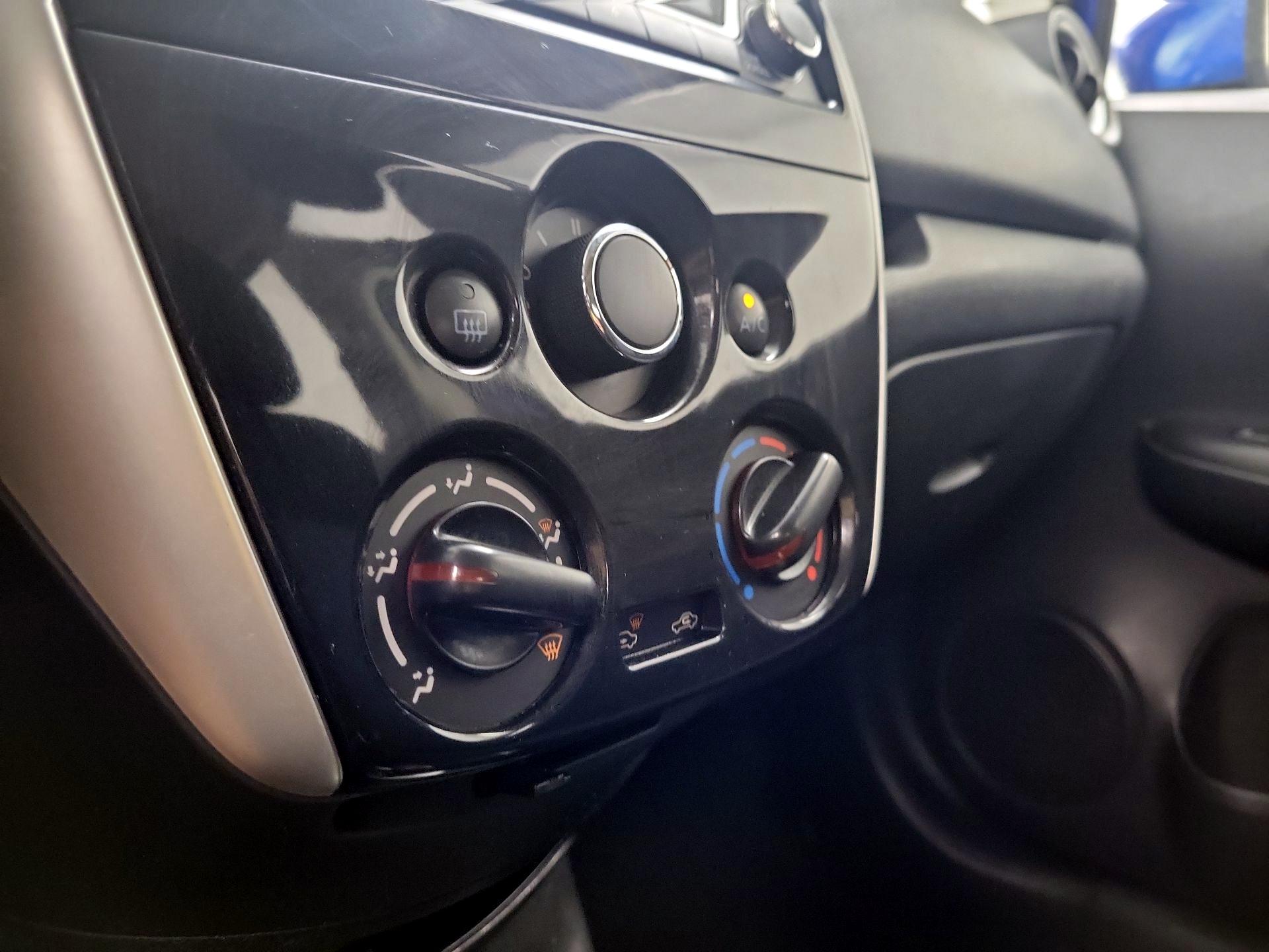 Thumbnail: 2016 Nissan Versa Note - 16