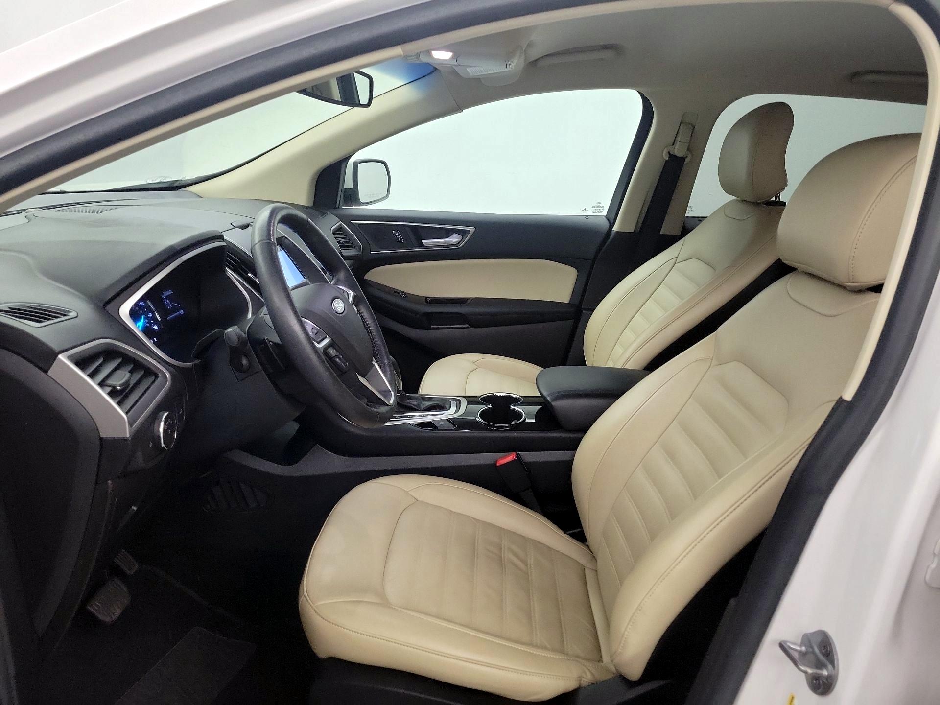 Thumbnail: 2016 Ford Edge - 11