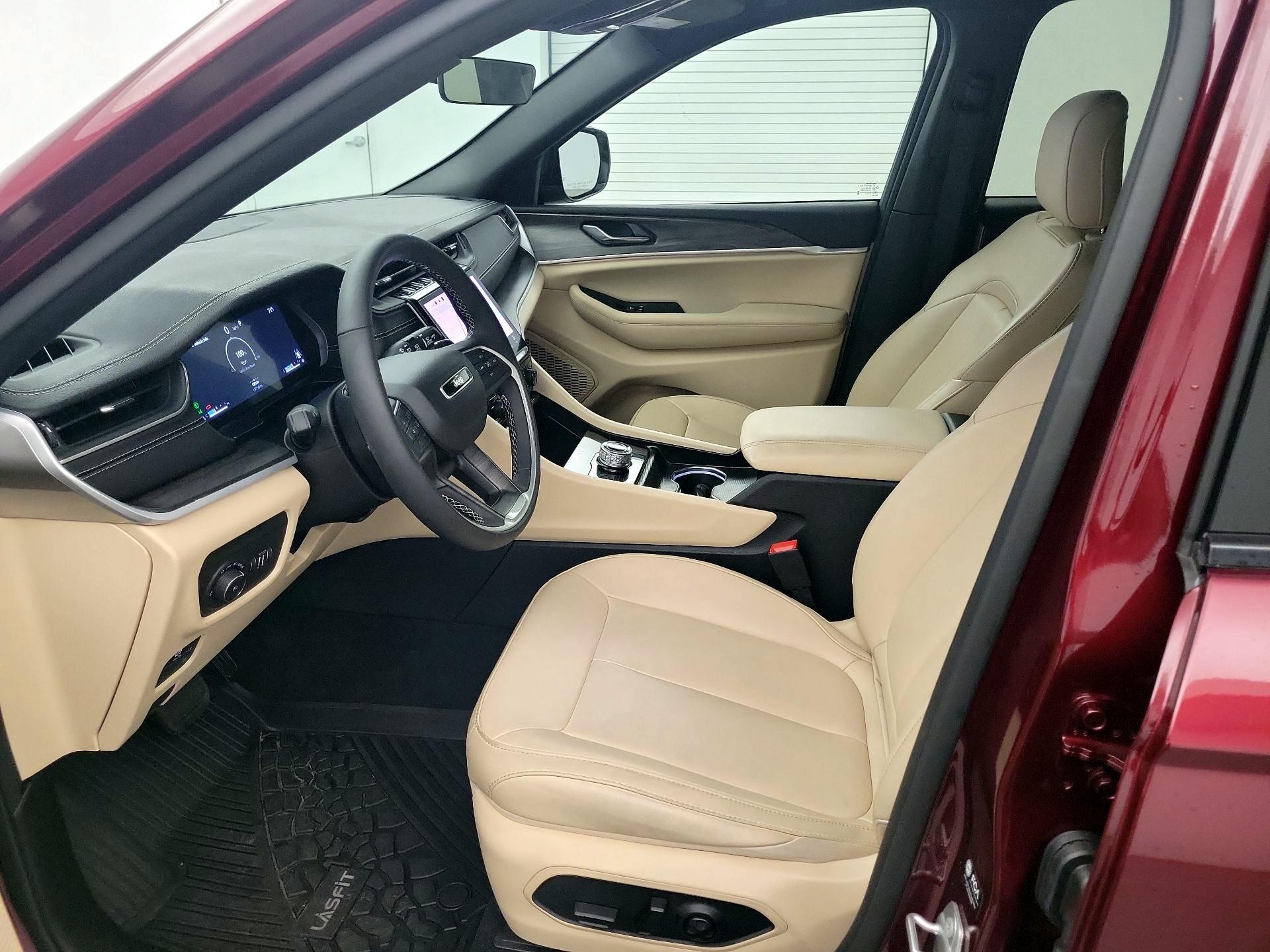 Thumbnail: 2025 Jeep Grand Cherokee - 11