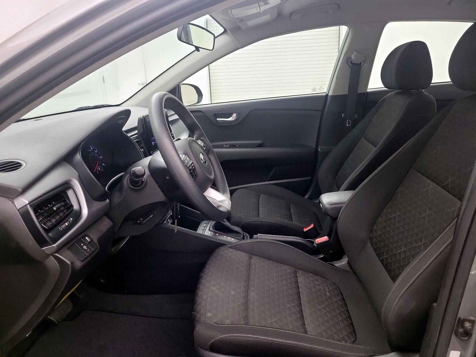 Thumbnail: 2021 Kia Rio - 11