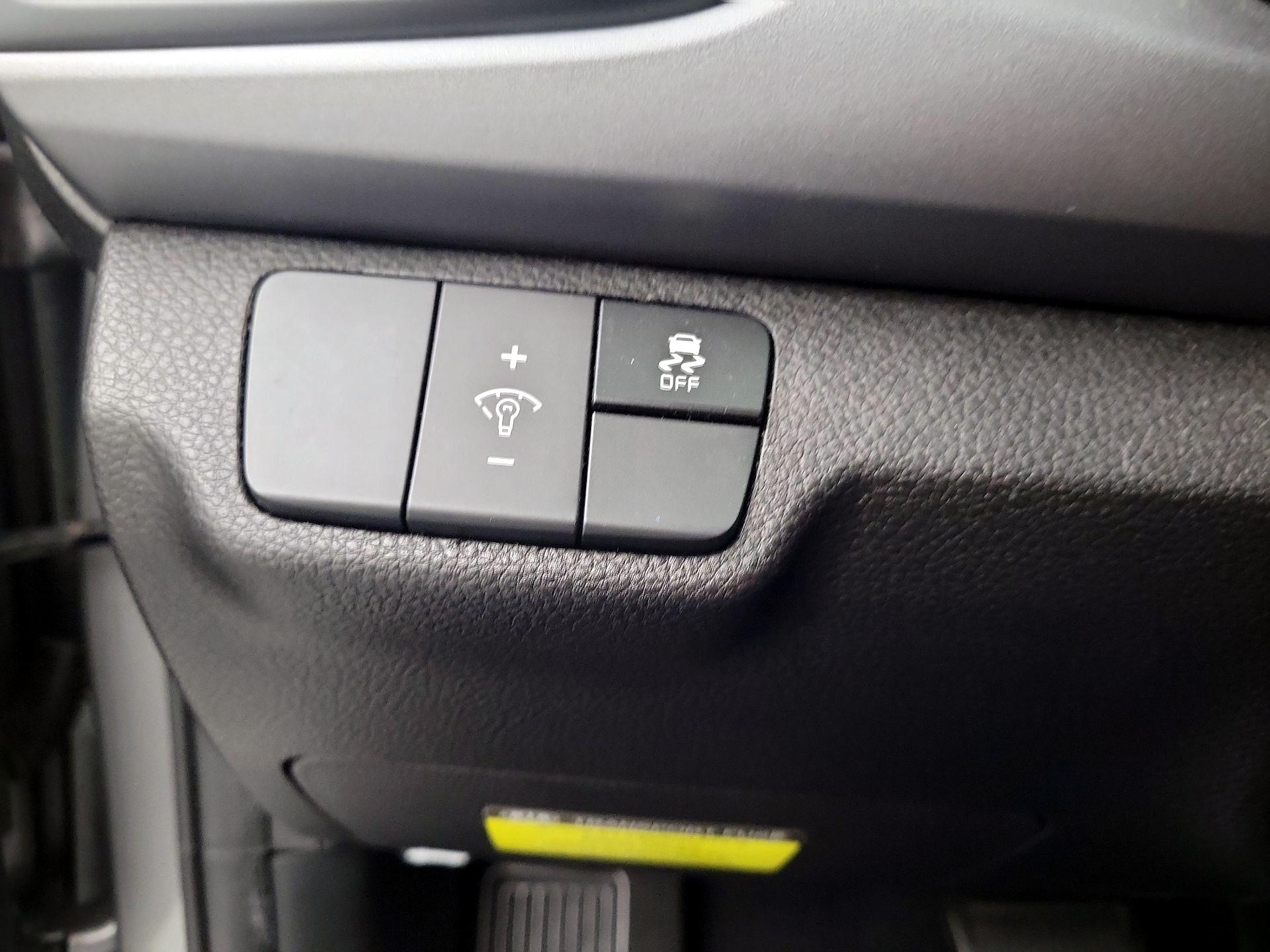 Thumbnail: 2021 Kia Rio - 13