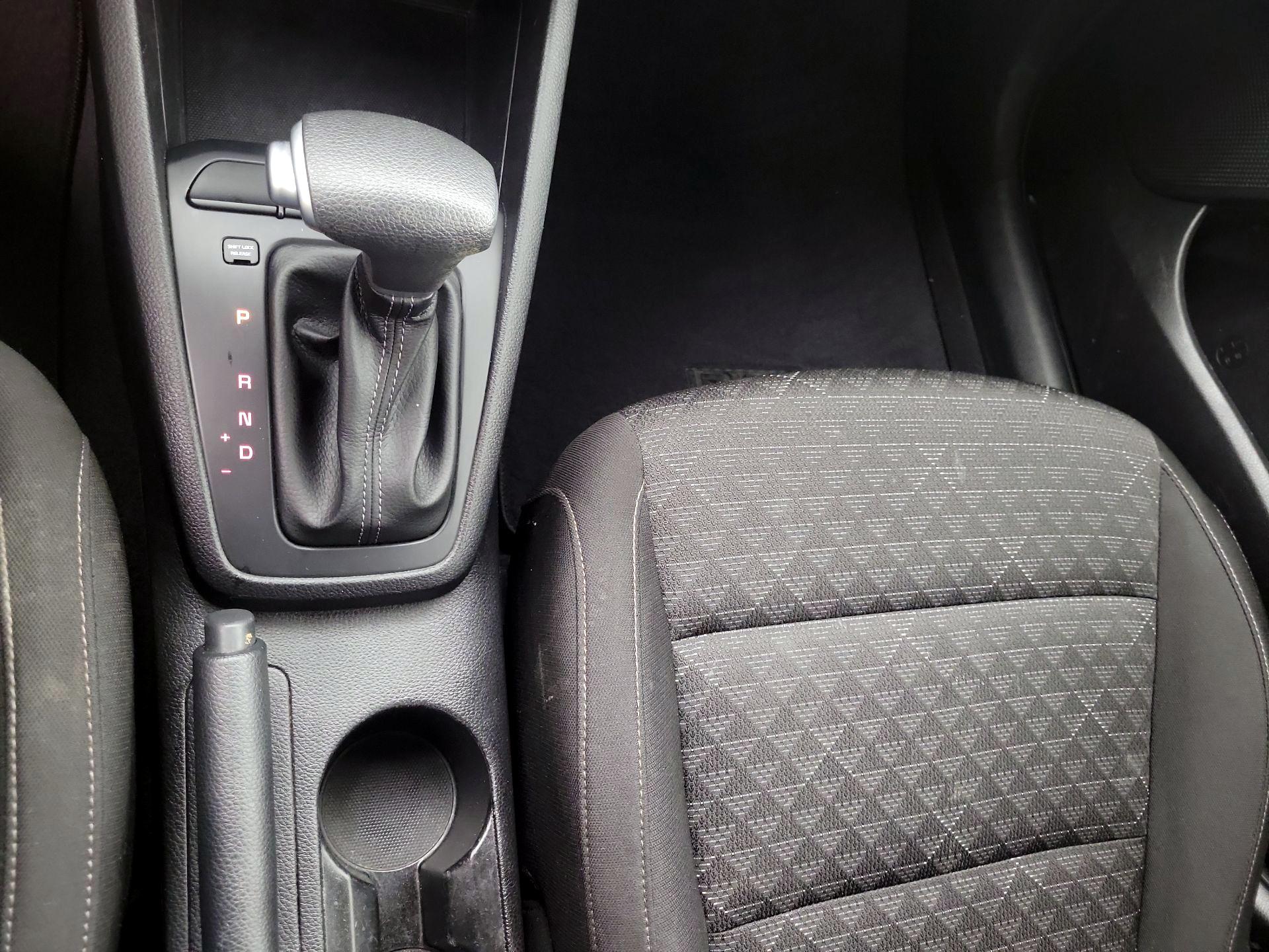 Thumbnail: 2021 Kia Rio - 17