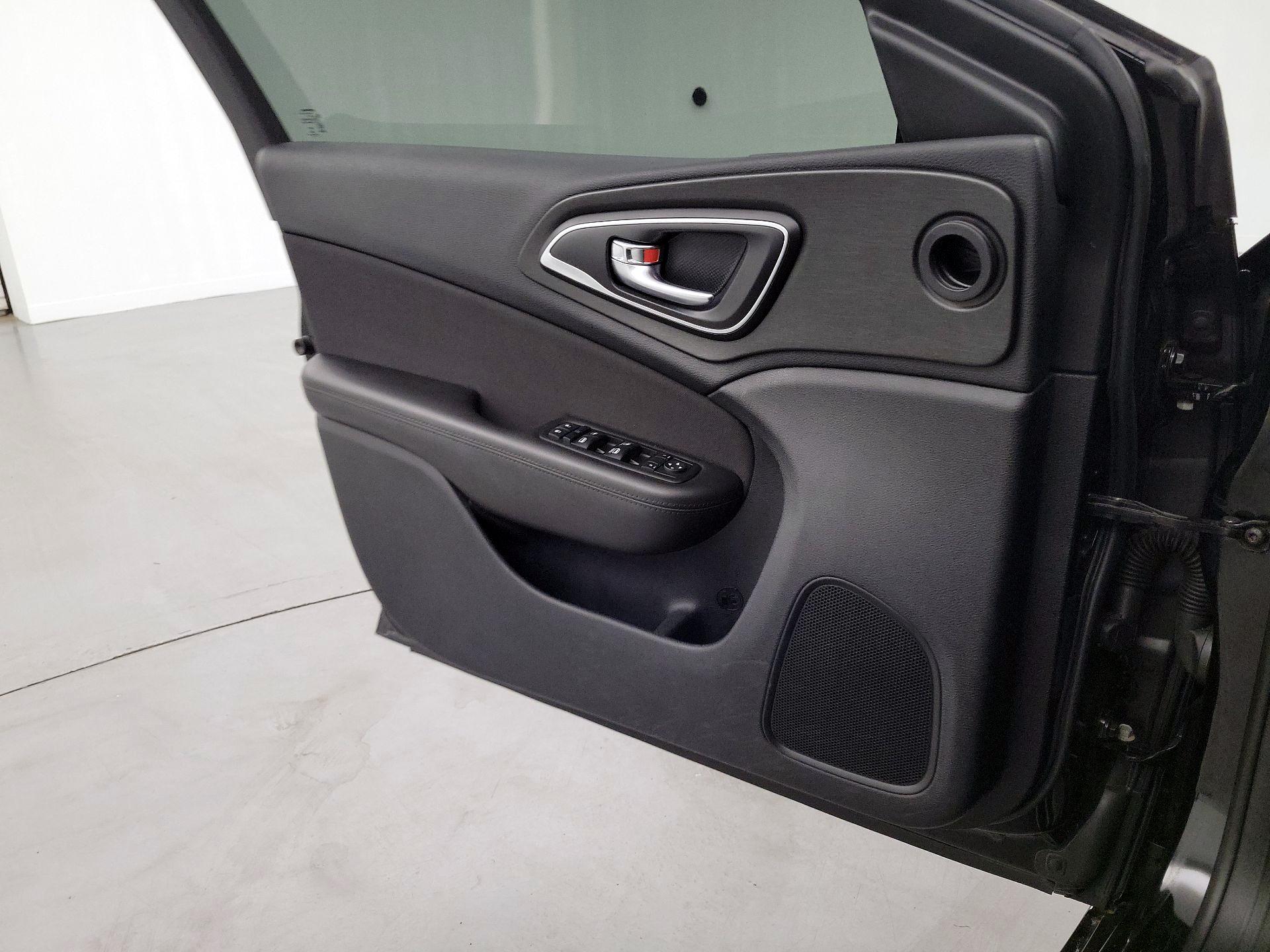 Thumbnail: 2015 Chrysler 200 - 12