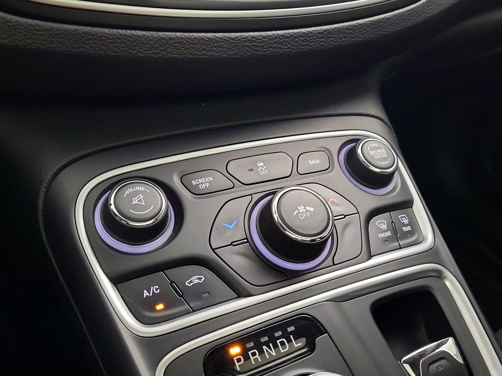 Thumbnail: 2015 Chrysler 200 - 17