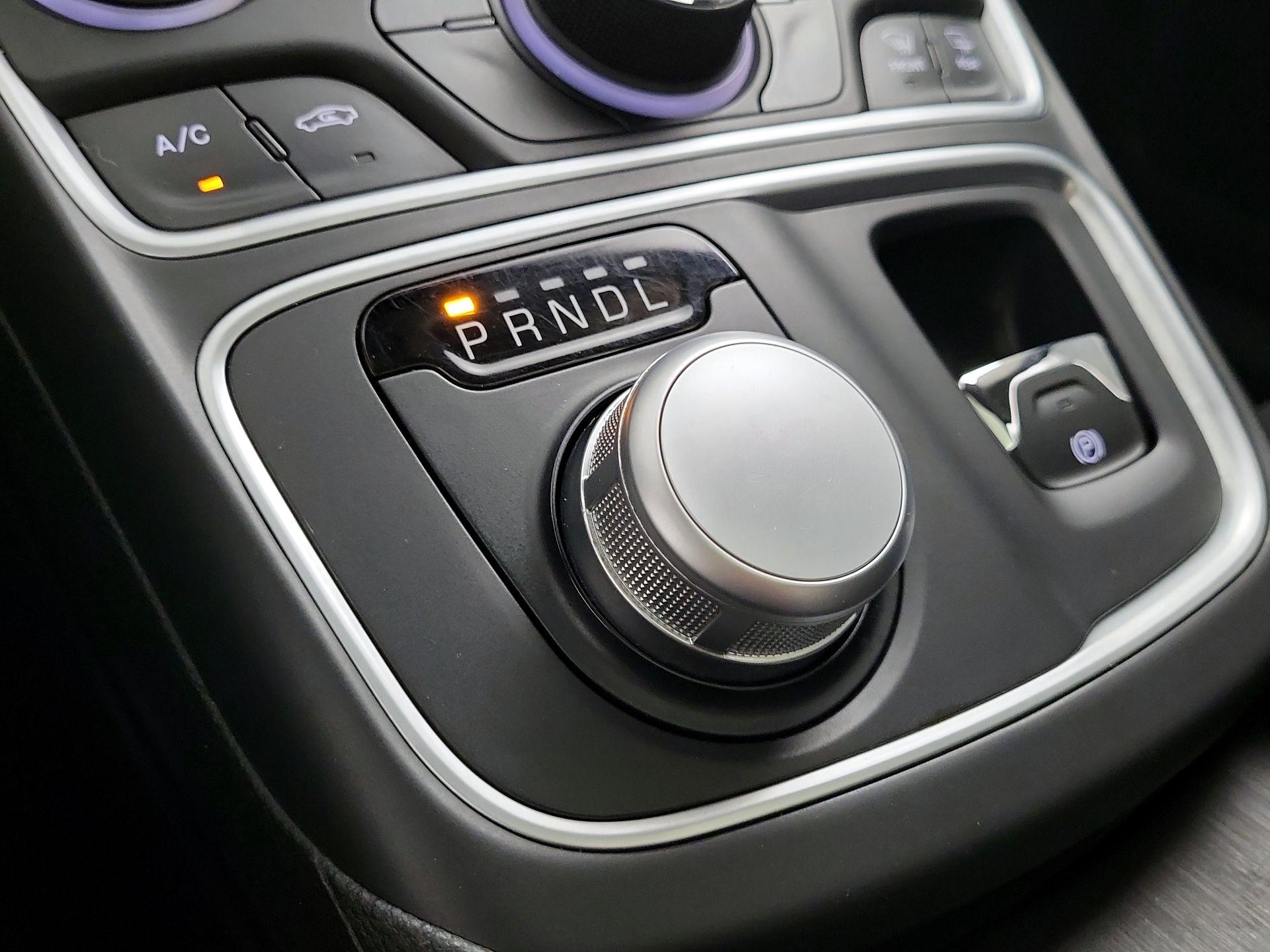 Thumbnail: 2015 Chrysler 200 - 18