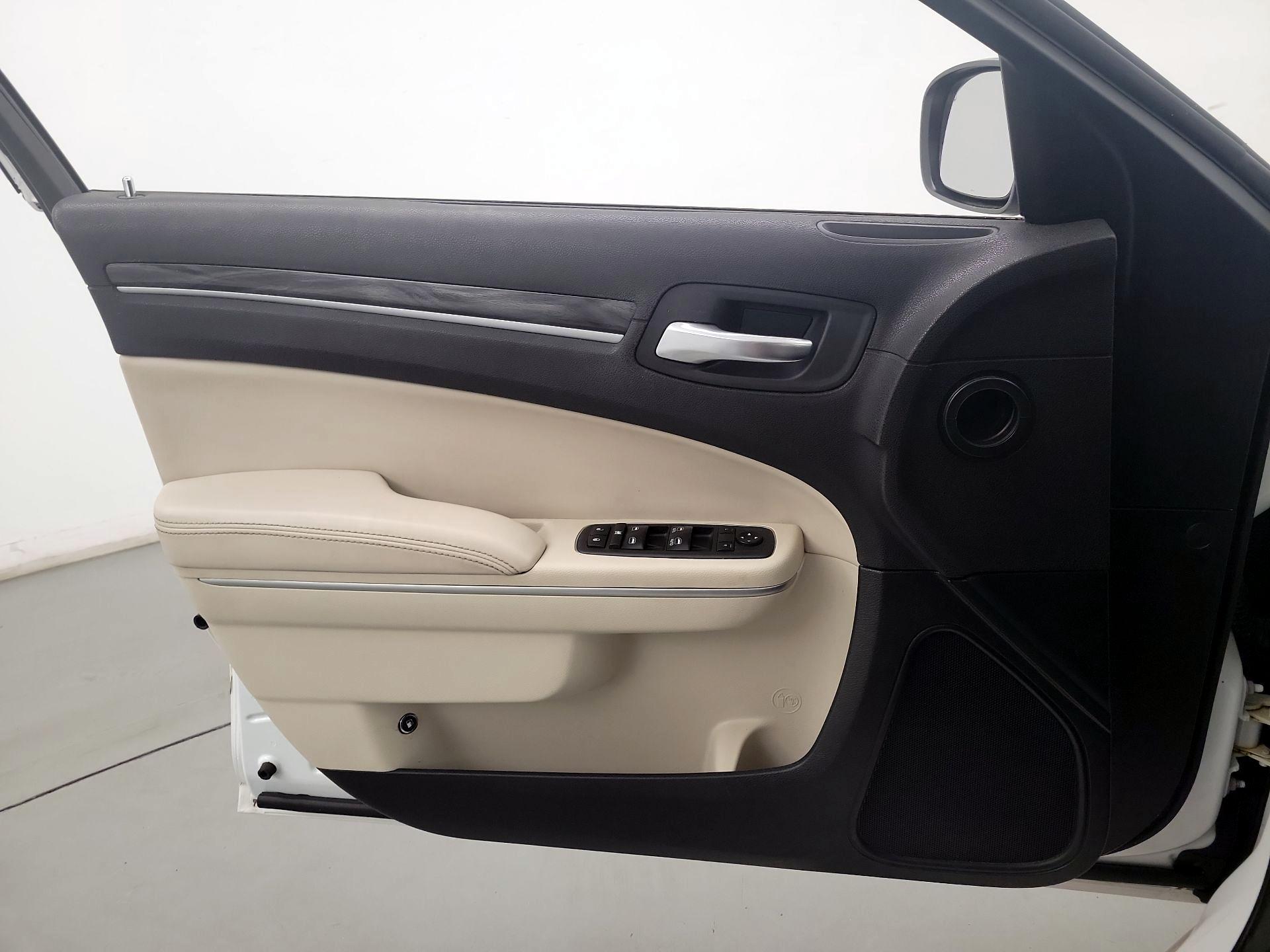 Thumbnail: 2018 Chrysler 300 - 12