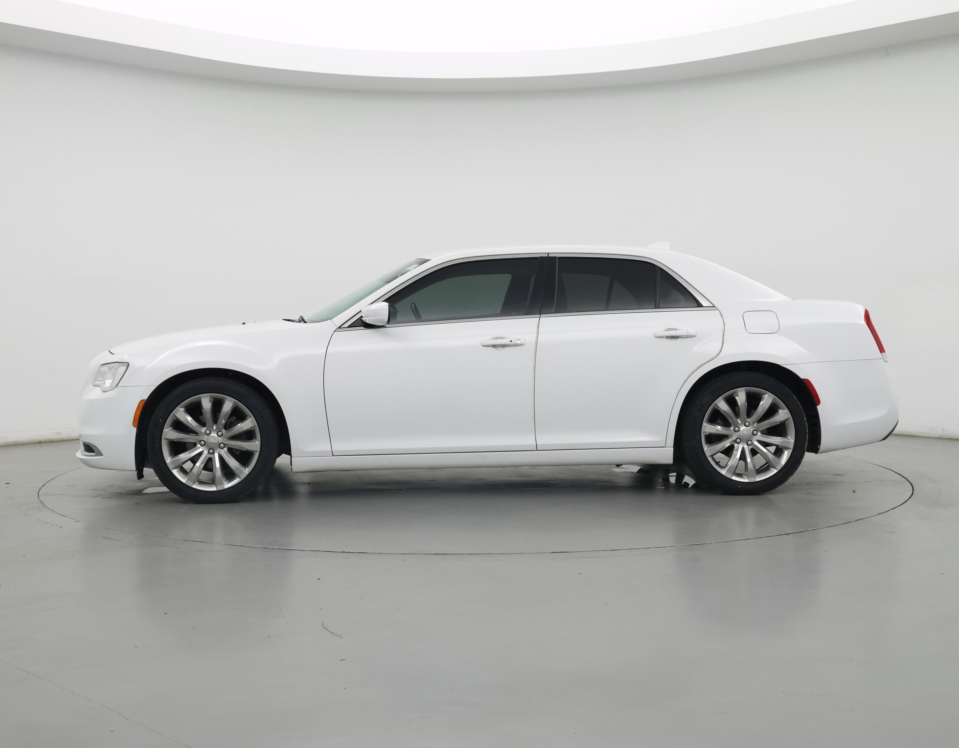 Thumbnail: 2018 Chrysler 300 - 3