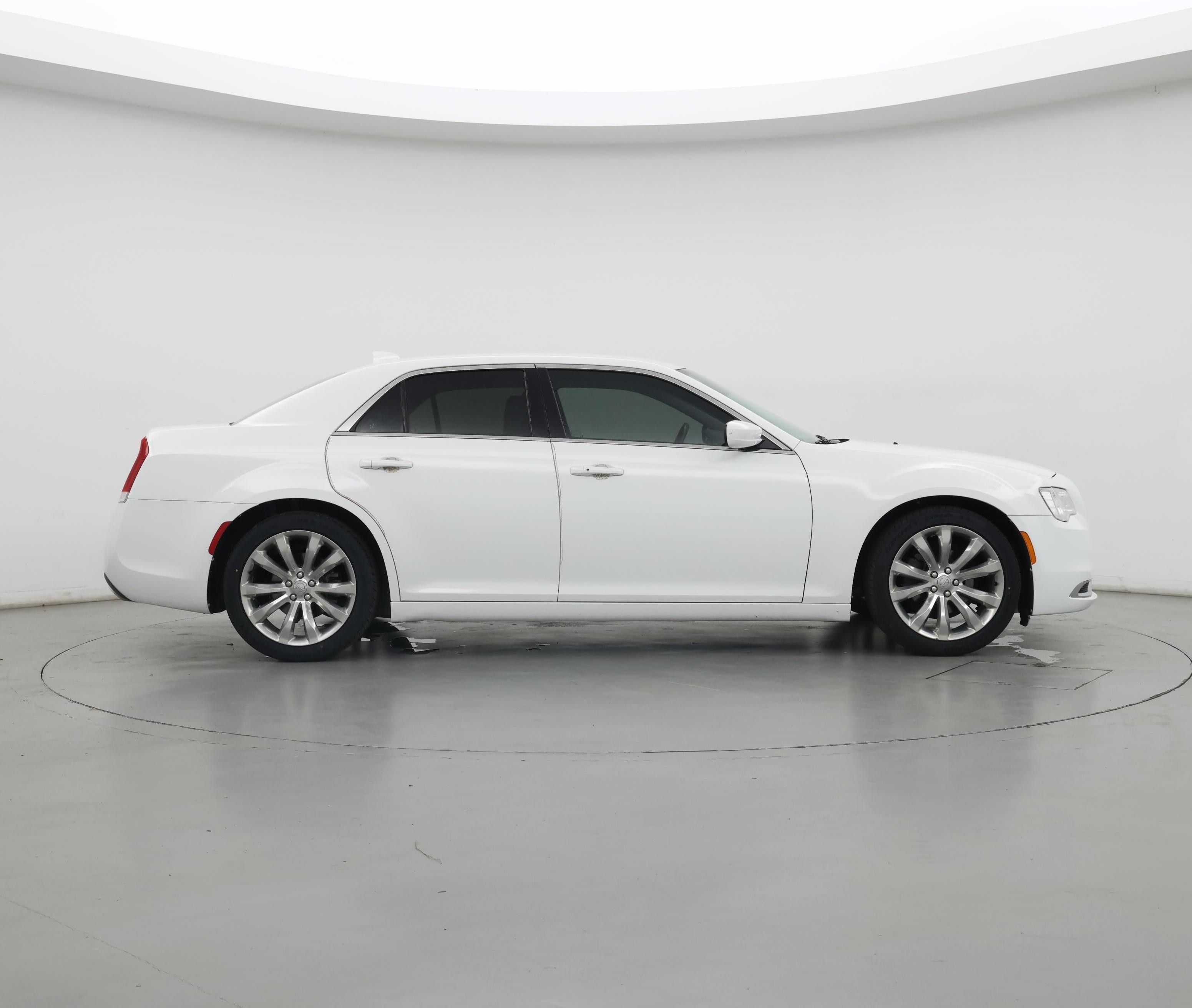 Thumbnail: 2018 Chrysler 300 - 7