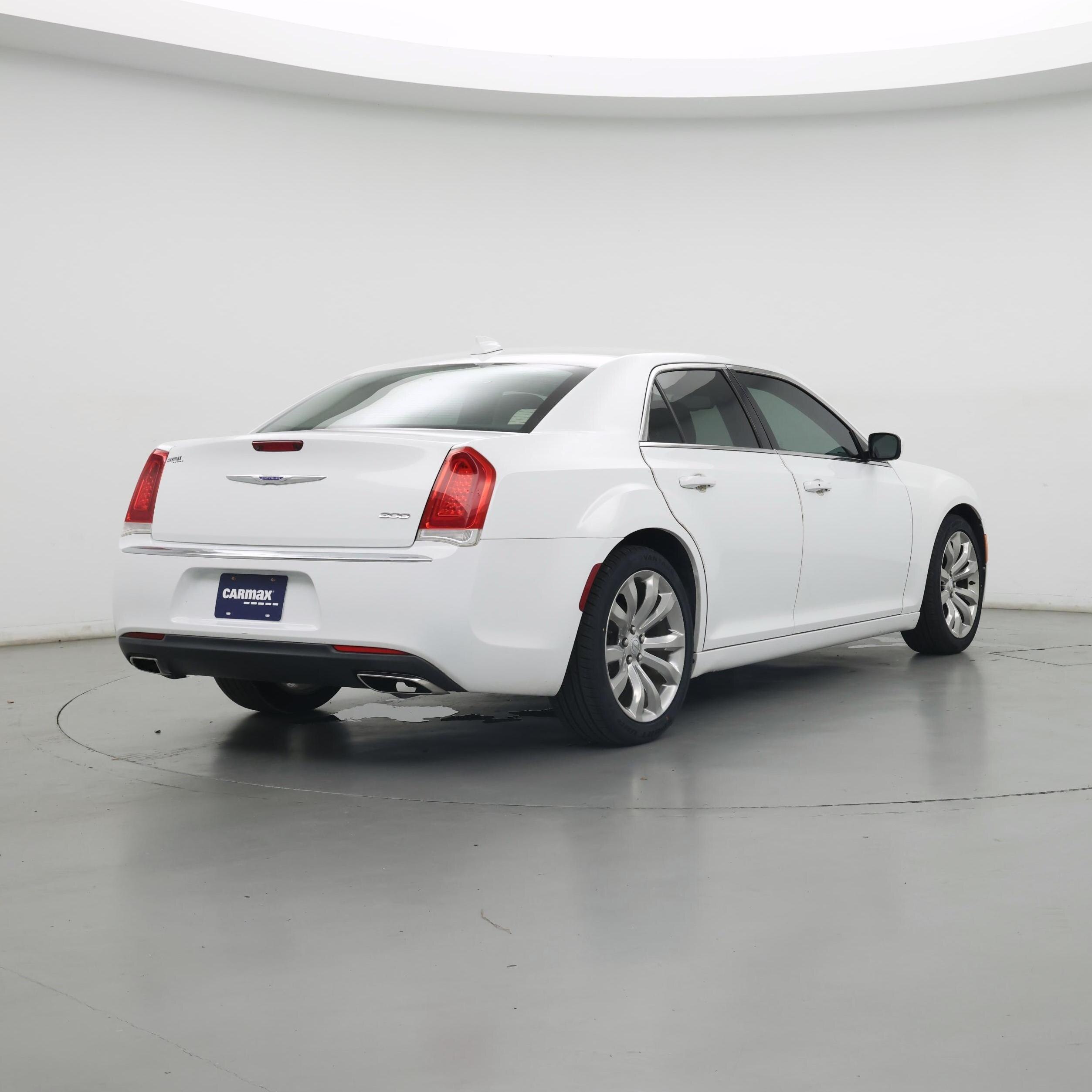 Thumbnail: 2018 Chrysler 300 - 8