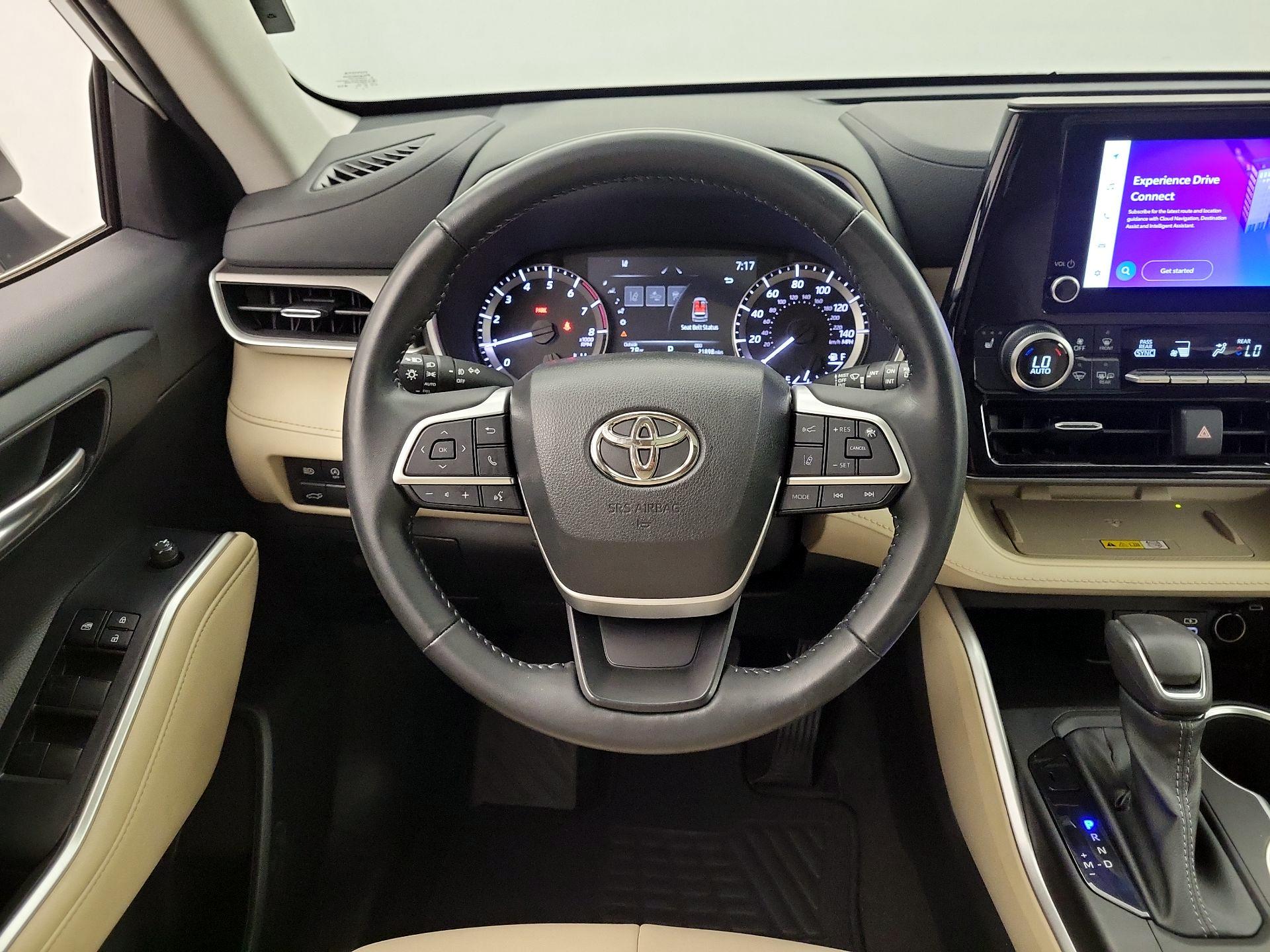 Thumbnail: 2023 Toyota Highlander - 10