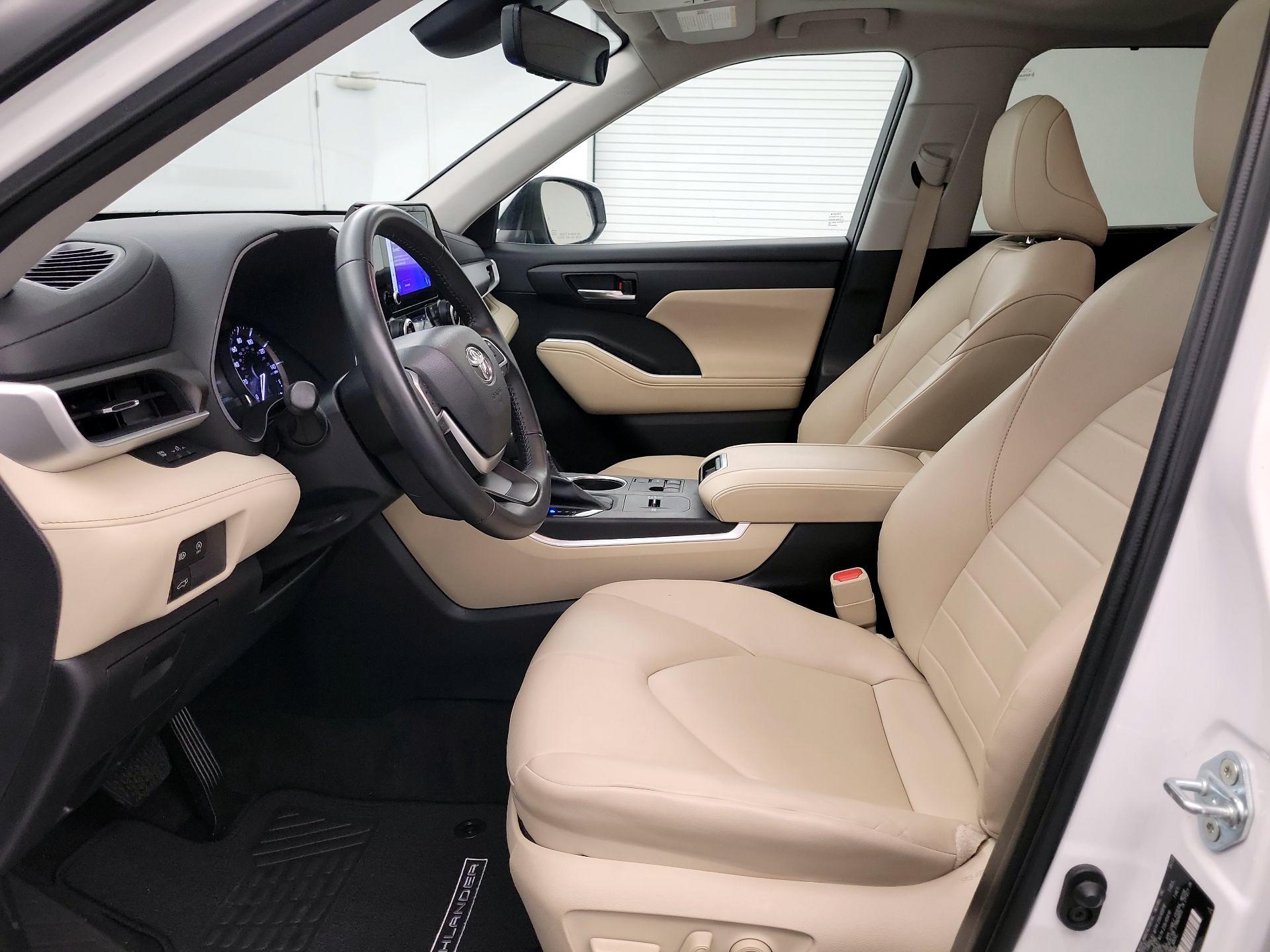 Thumbnail: 2023 Toyota Highlander - 11