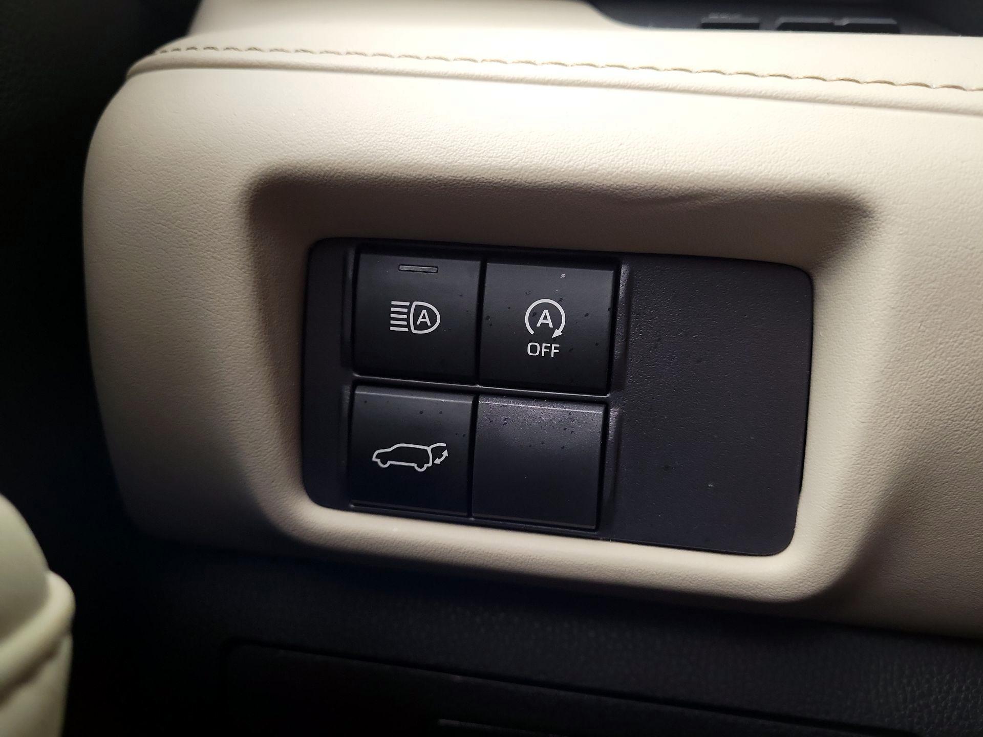 Thumbnail: 2023 Toyota Highlander - 13